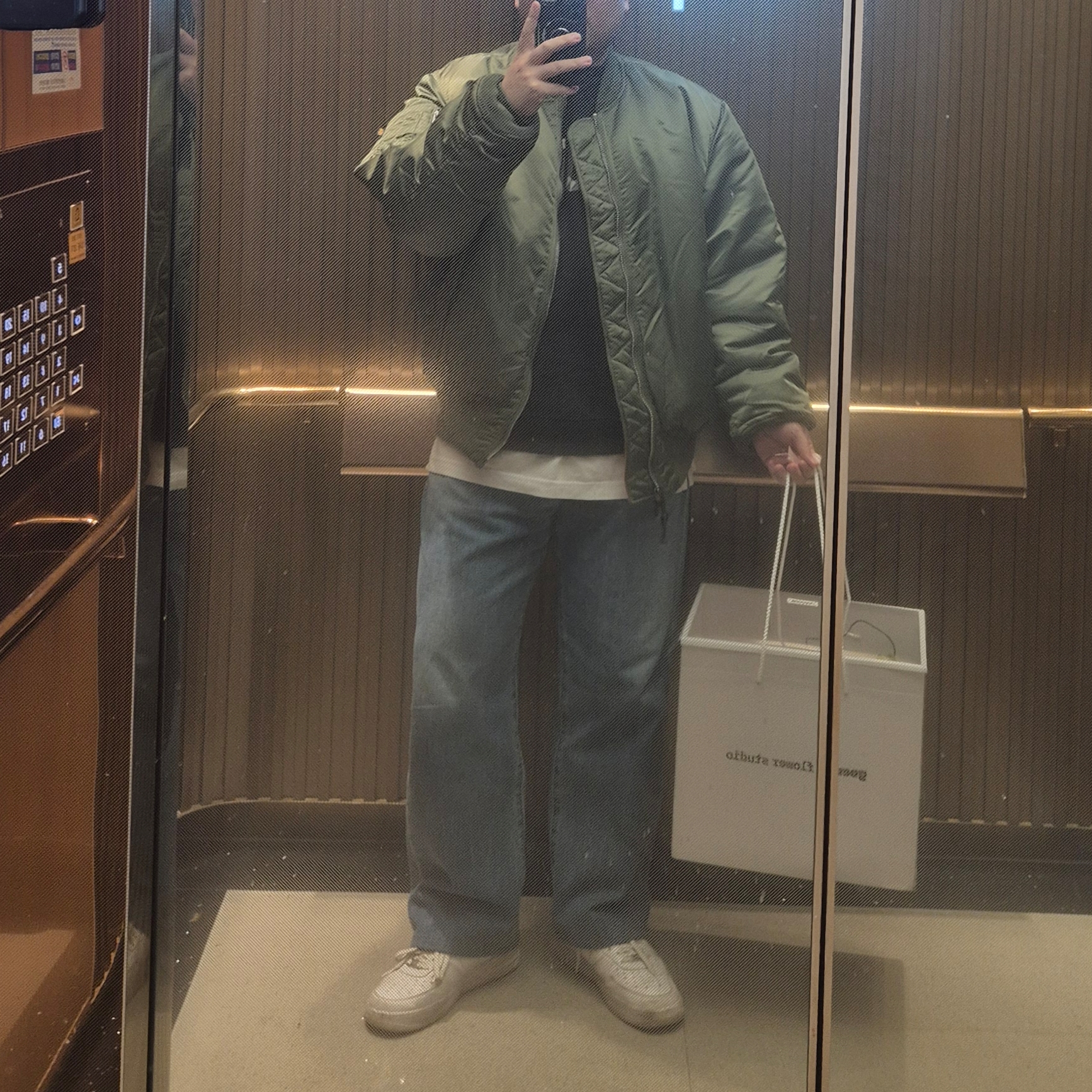 ALPHA INDUSTRIES MA-1 Flight Jacket Sage 착용 스타일