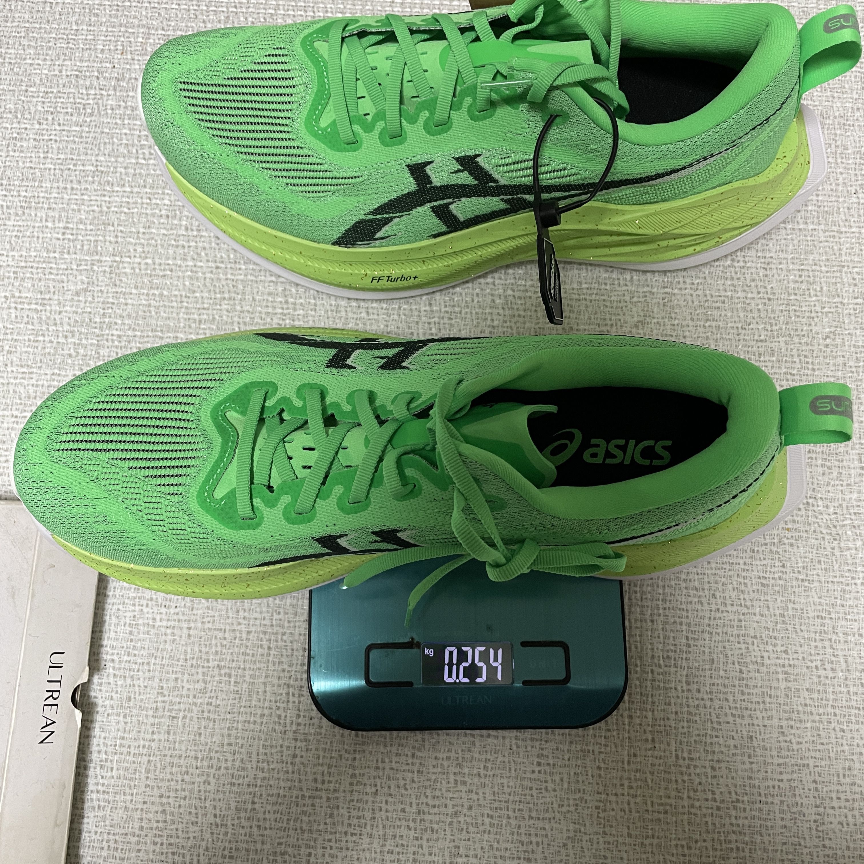 Asics Superblast 2 Ekiden Vital Green Black 착용 스타일