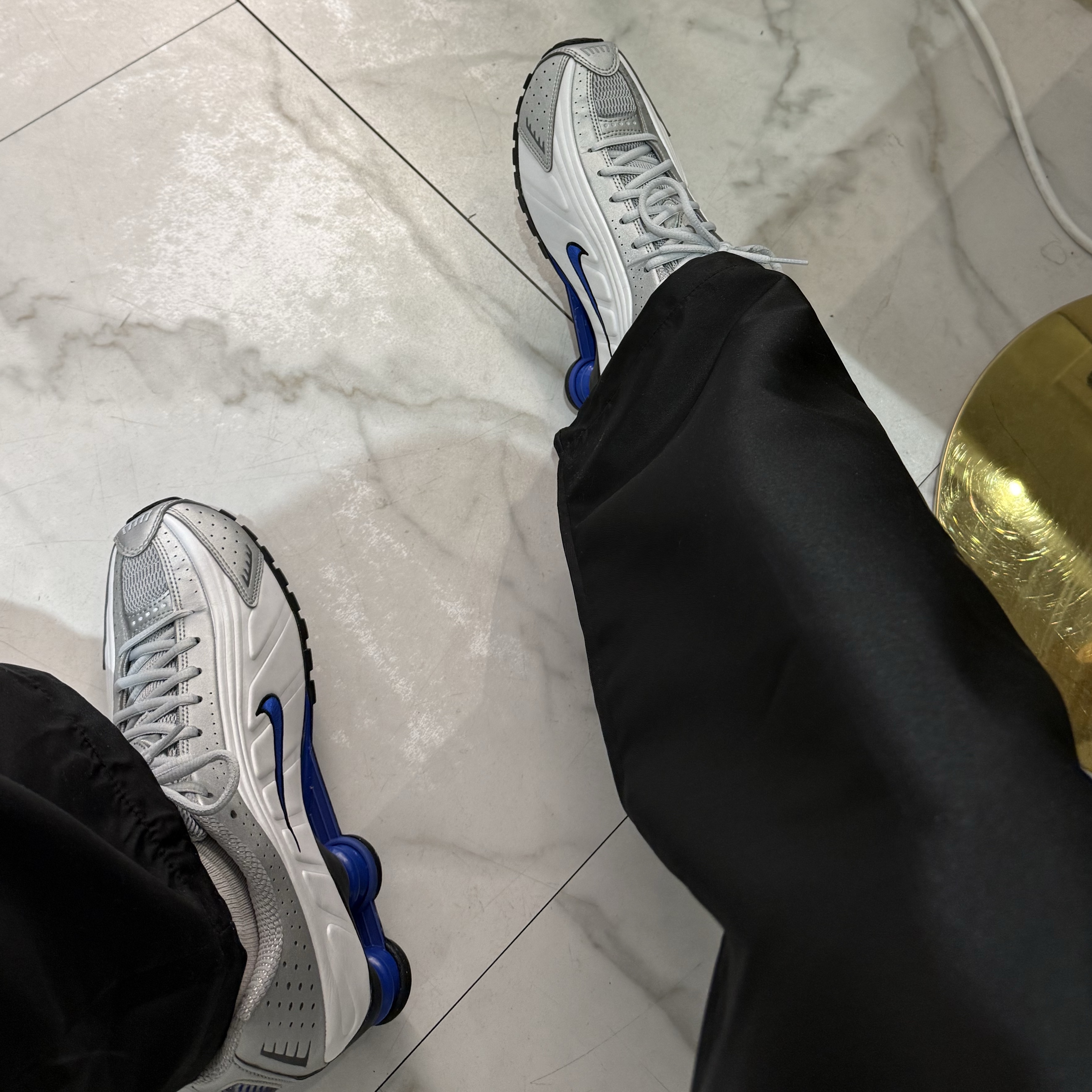 Nike Shox R4 White Racer Blue 착용 스타일