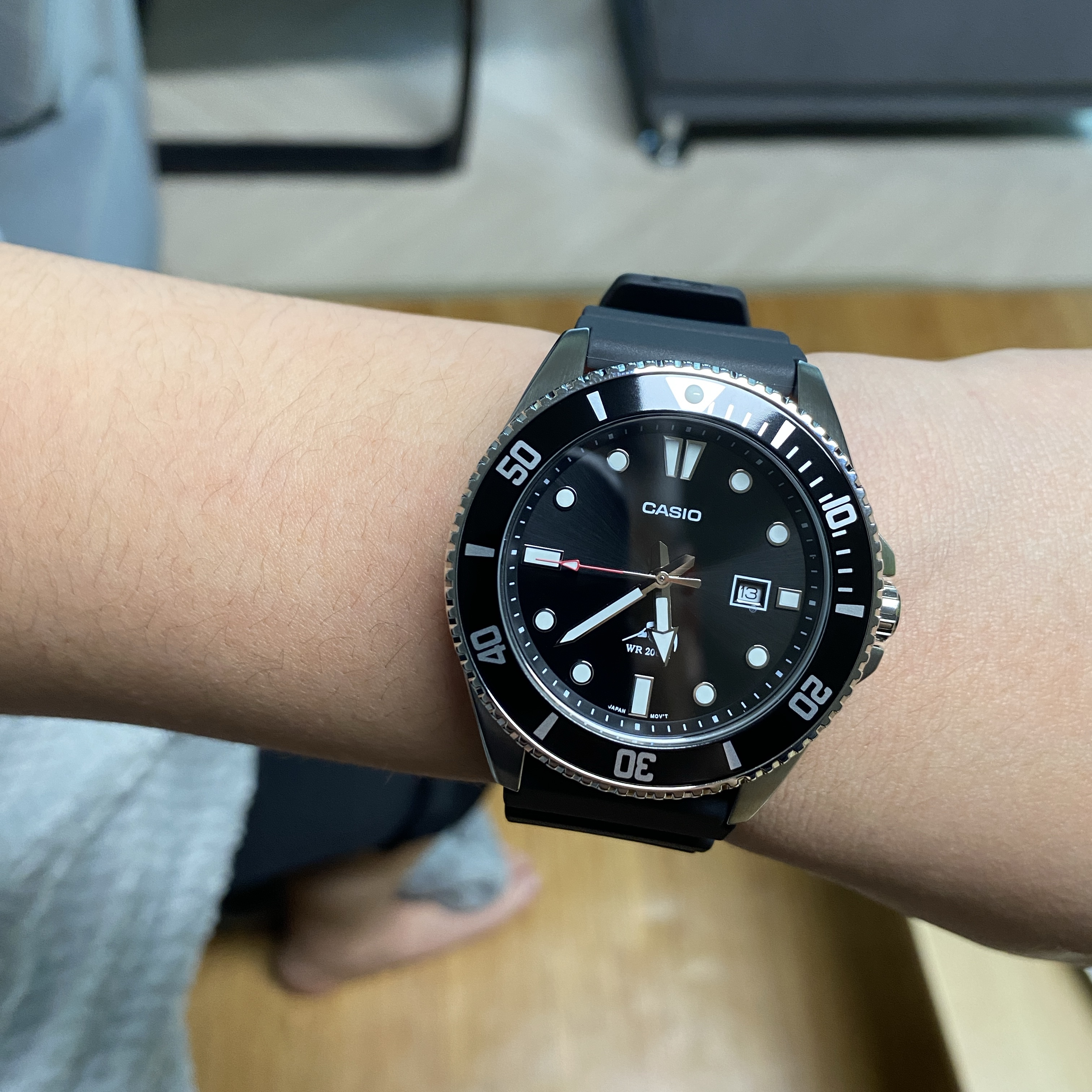 Casio MDV-106-1A 착용 스타일