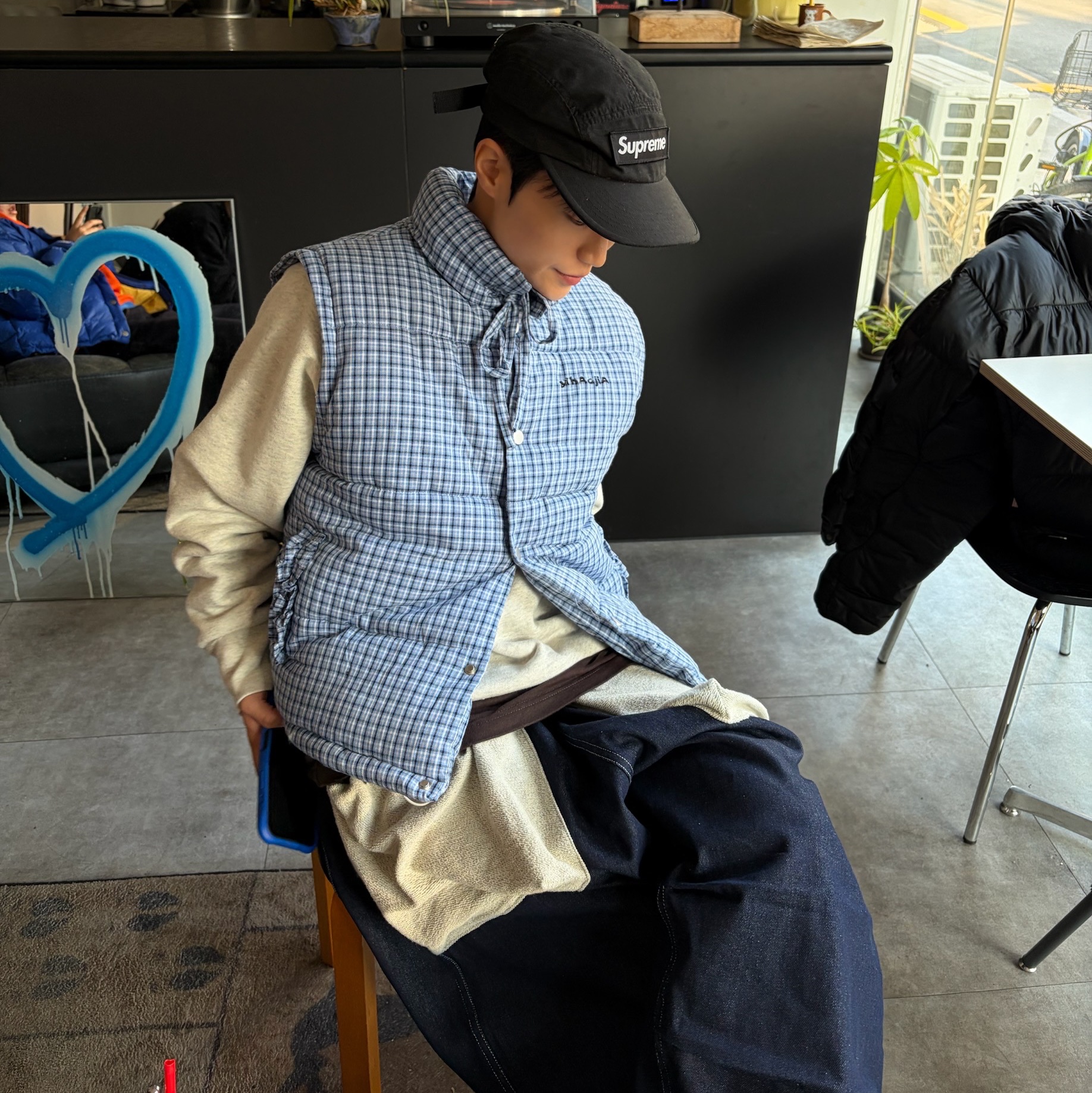 Supreme Washed Chino Twill Camp Cap Black 착용 스타일