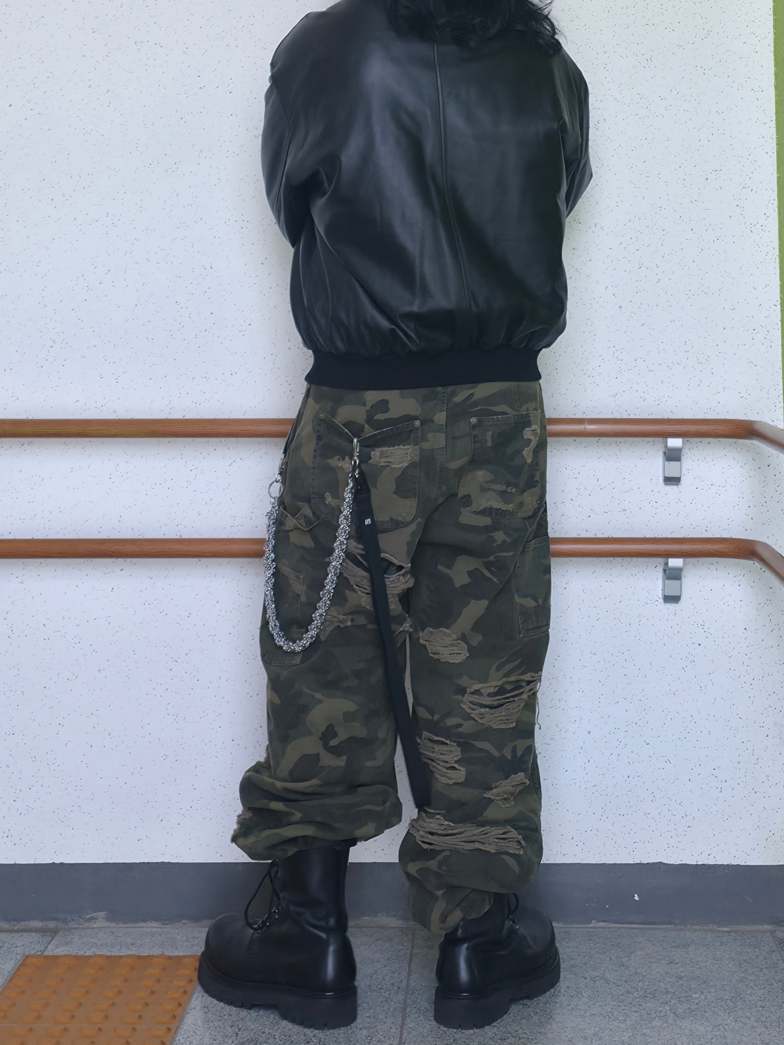 emostanceclub Double Layered Distressed Camo Pants Woodland Camo, LOSTGARDEN Phantom 착용 스타일 - 1