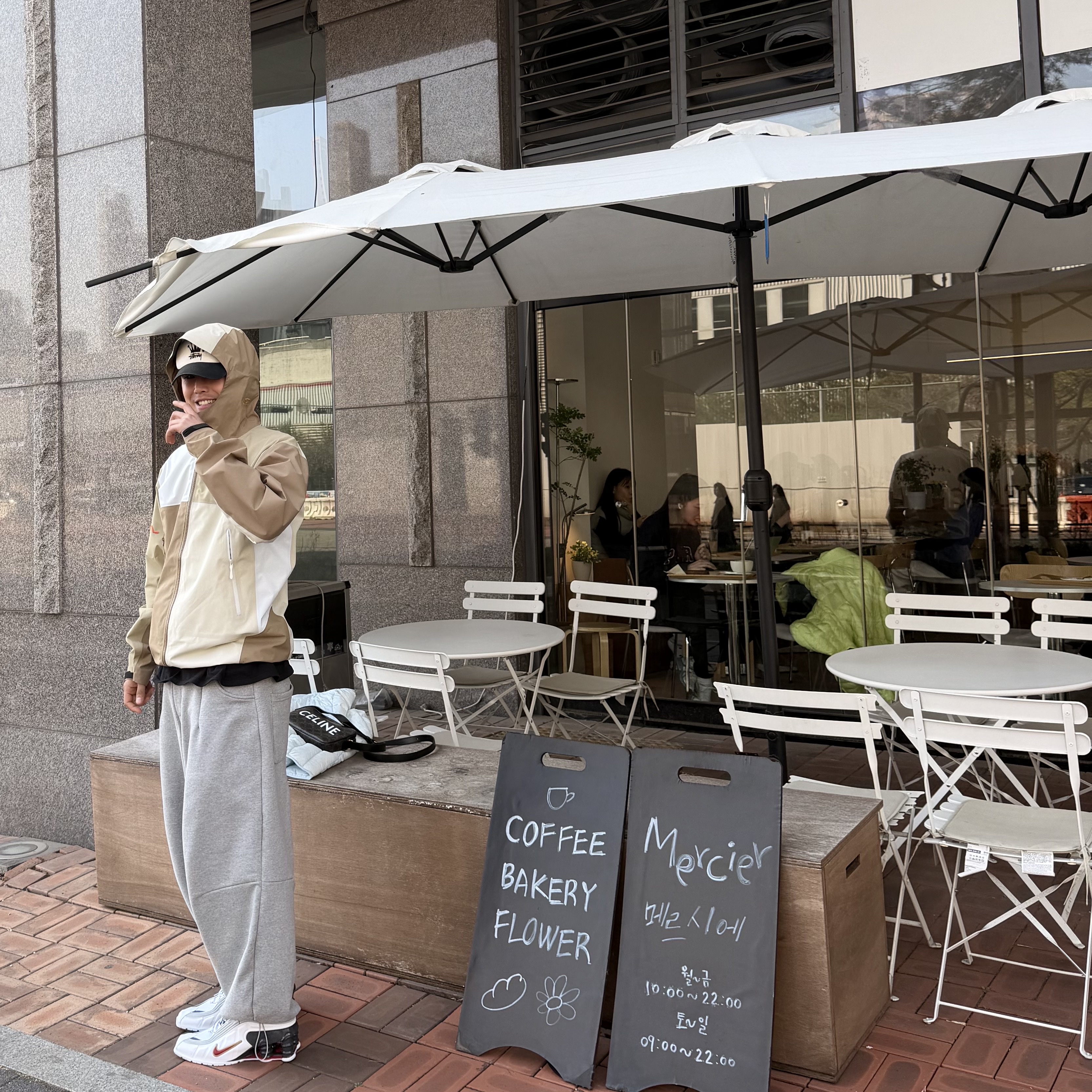 Nike x Martine Rose Shox MR4 White and Varsity Red, Arc'teryx x Beams Beta Jacket Nagomi 착용 스타일 - 2