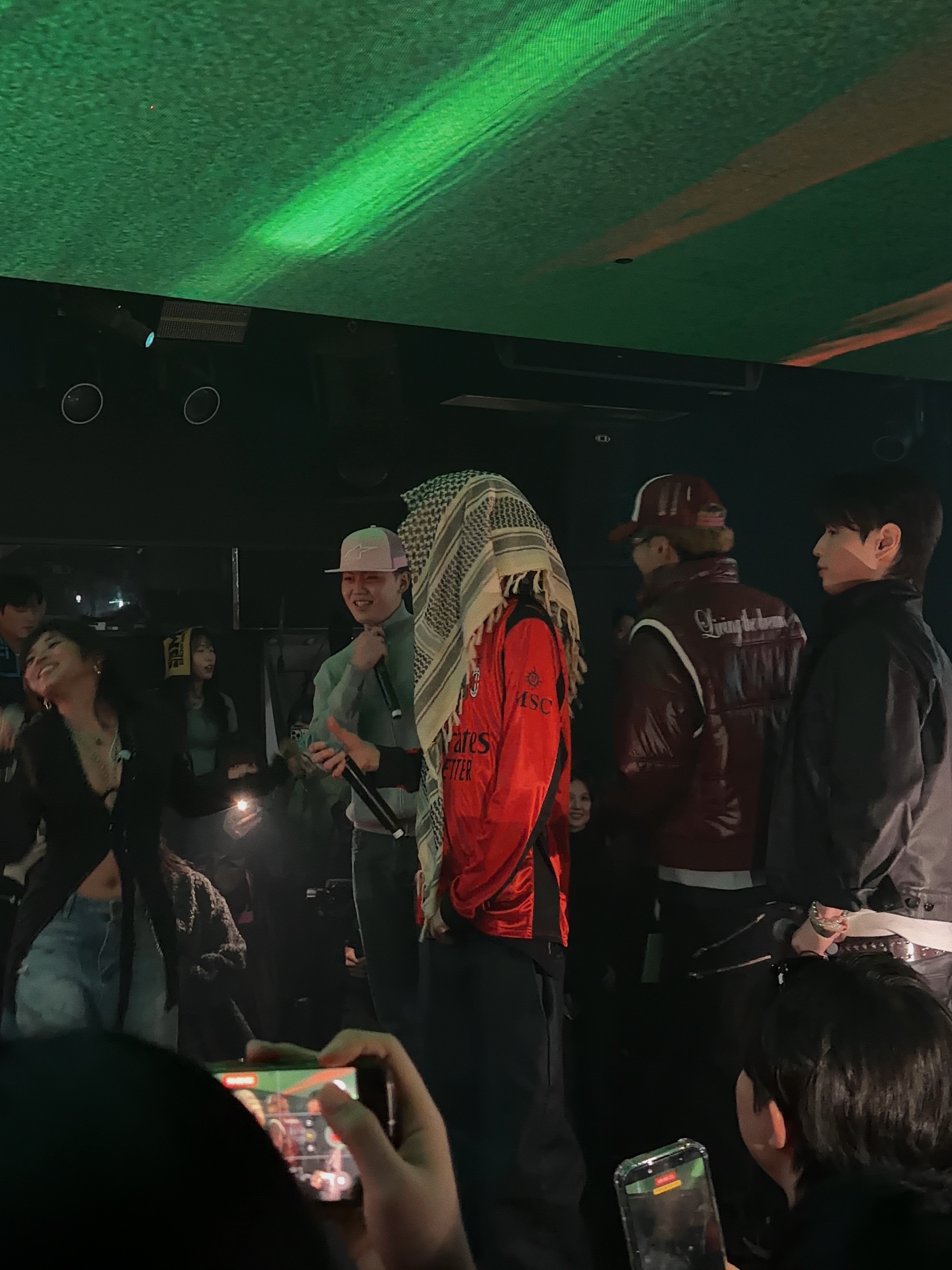 Moncler Tibb Down Gilet Black - 25FW, Chrome Hearts Horseshoe Beanie Black 착용 스타일 - 9