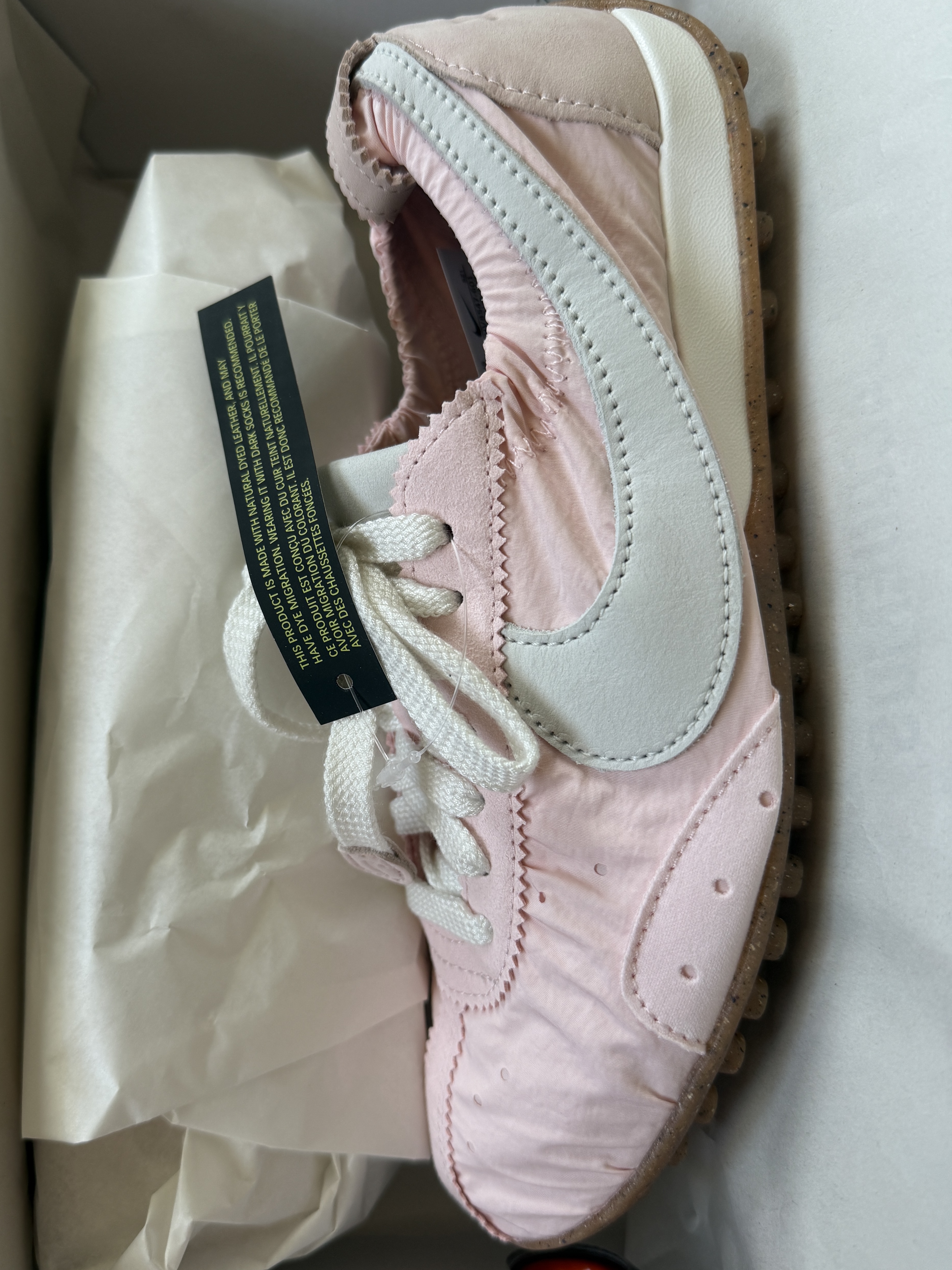 Nike x Jacquemus Moon Shoe SP Aluminum Pink Sail 착용 스타일