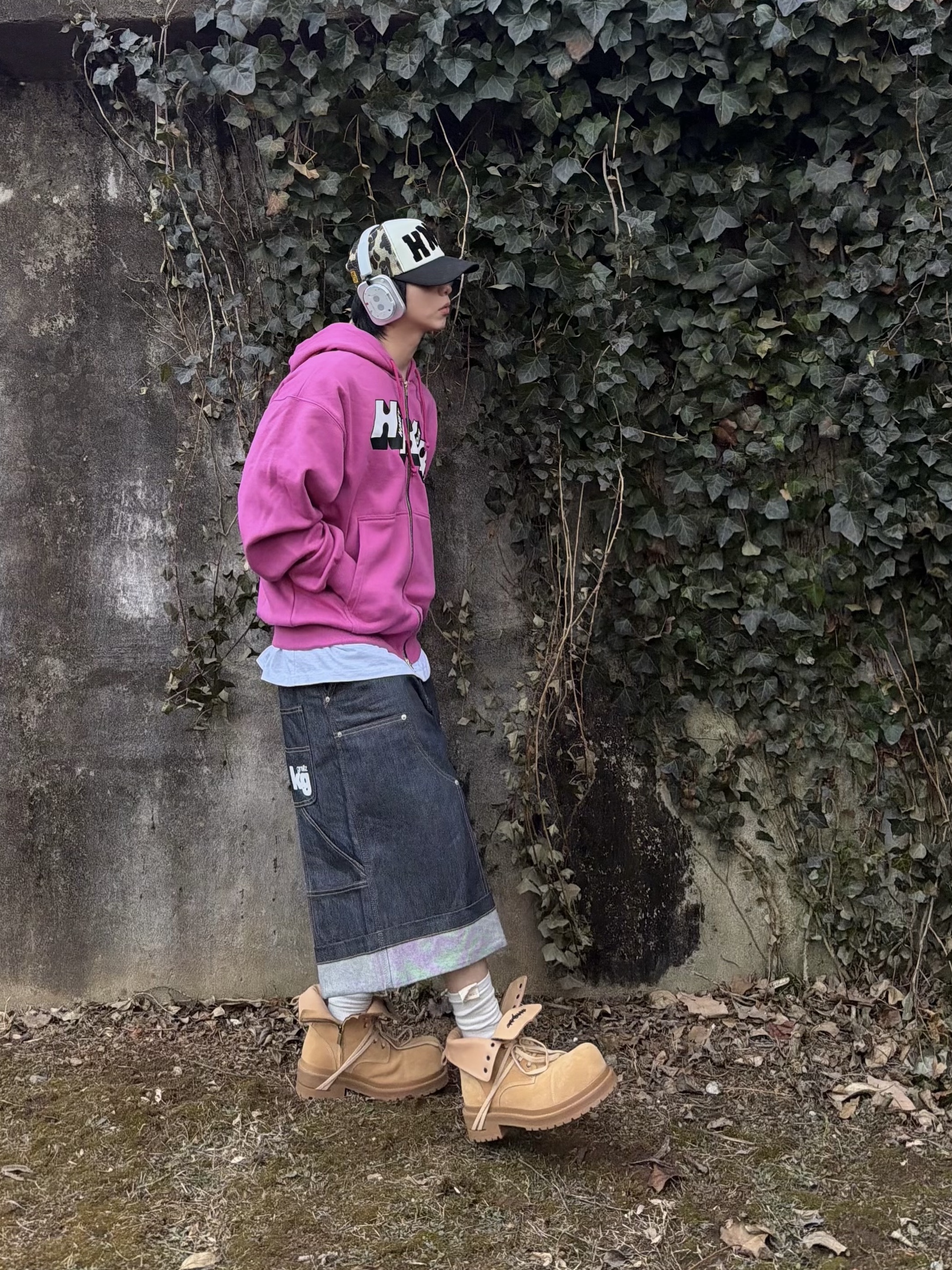 Honey Scoop House HNY Logo Trucker Cap Camo, Honey Scoop House HKR Logo Trucker Cap Yellow 착용 스타일 - 4