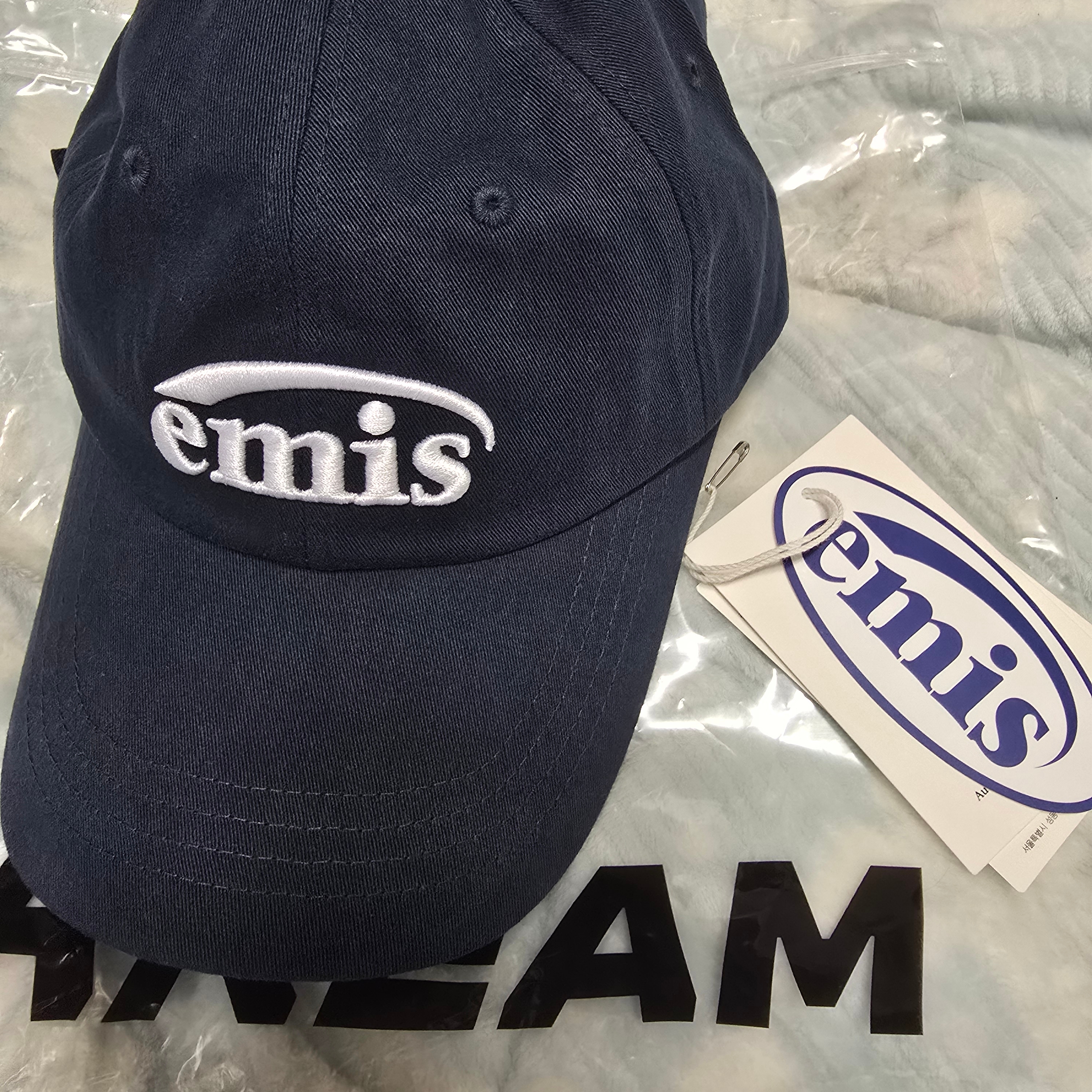 Emis New Logo Emis Cap Navy 착용 스타일 - 1