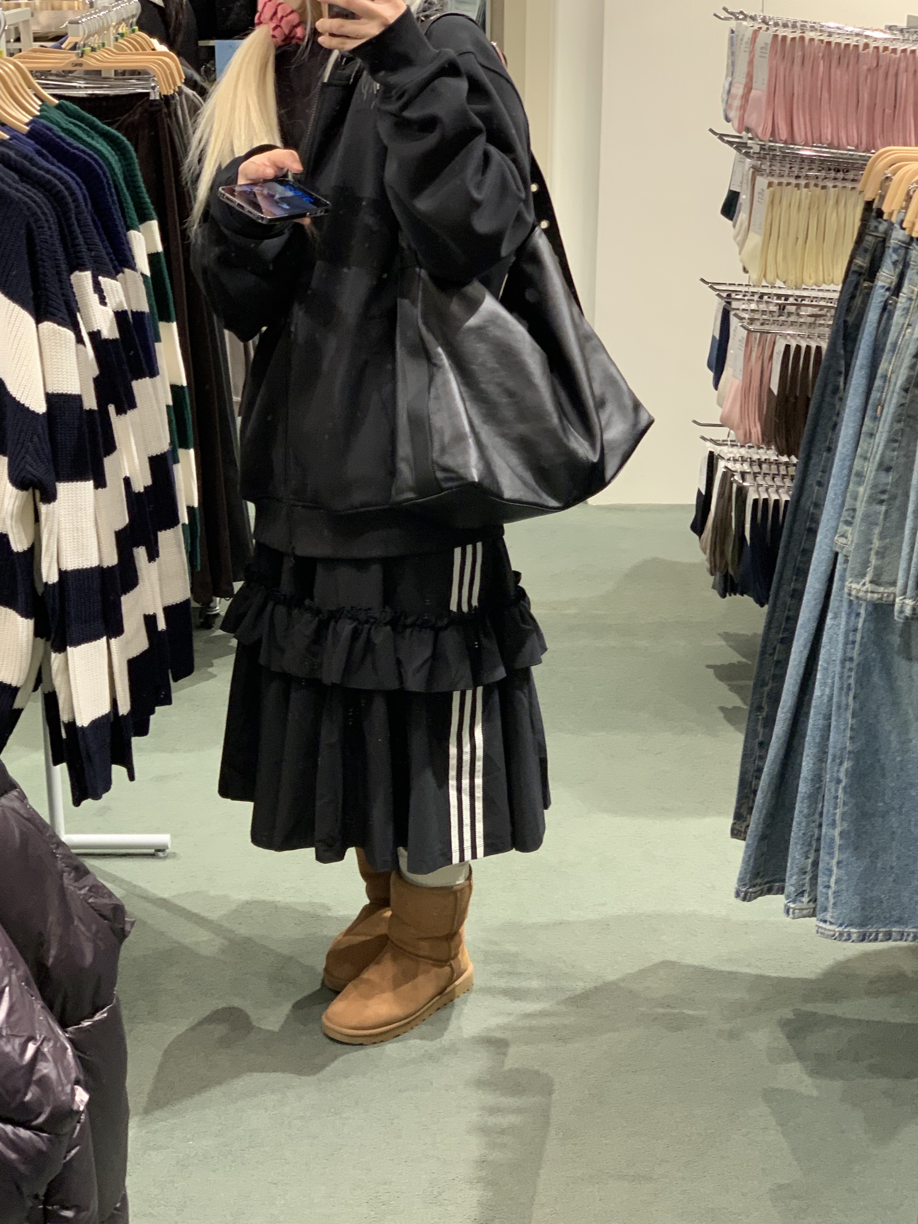 (W) Adidas OTT Long Skirt Black - KR Sizing, (W) UGG Classic Short II Boots Chestnut 착용 스타일 - 2