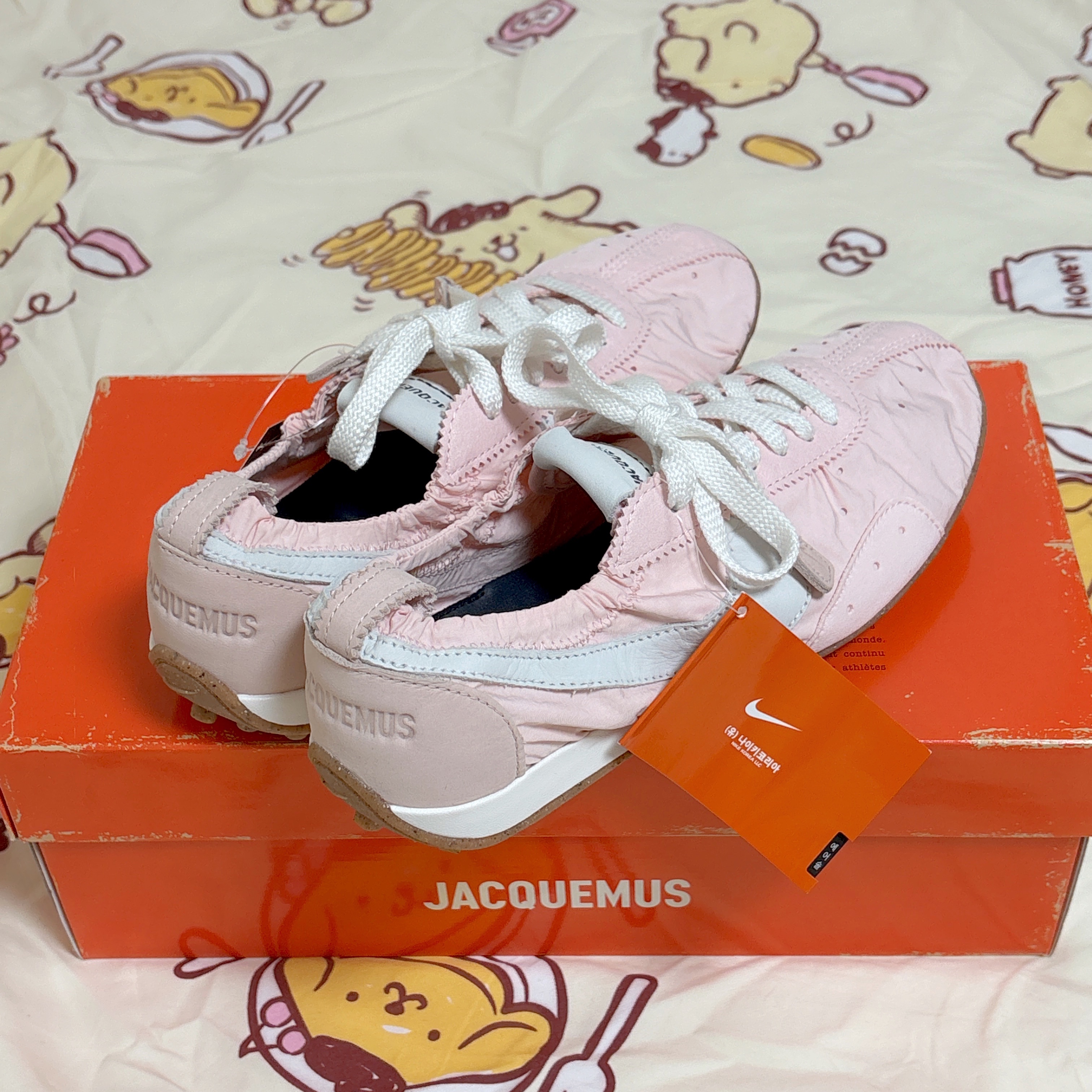 Nike x Jacquemus Moon Shoe SP Aluminum Pink Sail 착용 스타일 - 2