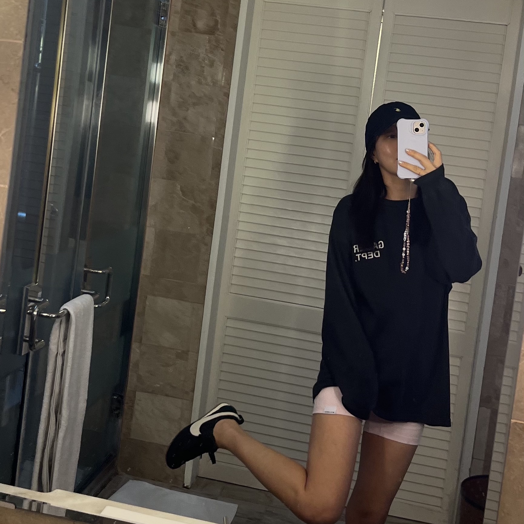 Nike x Jacquemus Moon Shoe SP Off Noir Cashmere, Gallery Dept. Souvenir LS T-Shirt Black 착용 스타일 - 1