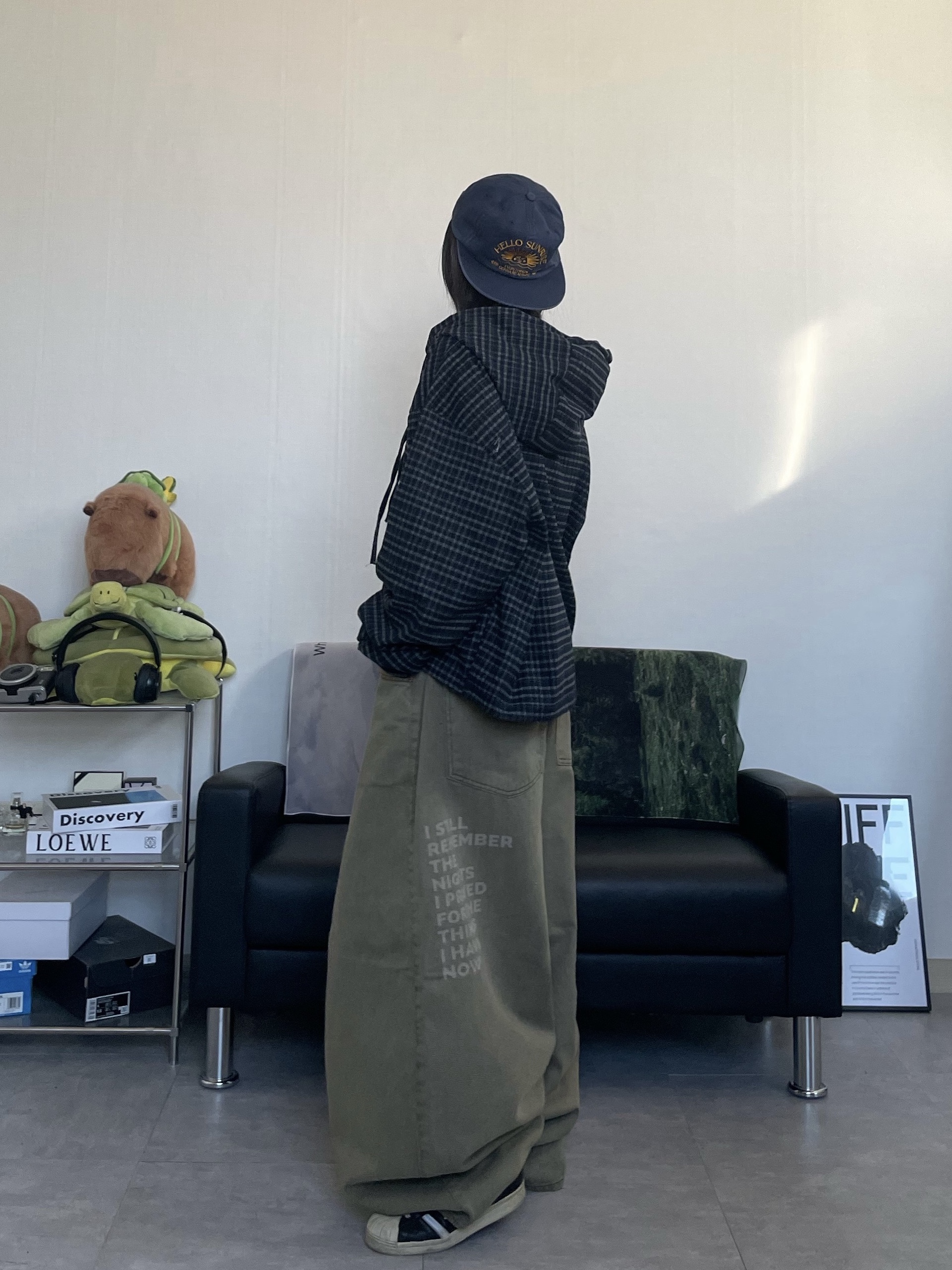 Hello Sunrise Washed HS Arch Logo 6Panel Cap Navy & Orange 착용 스타일 - 9