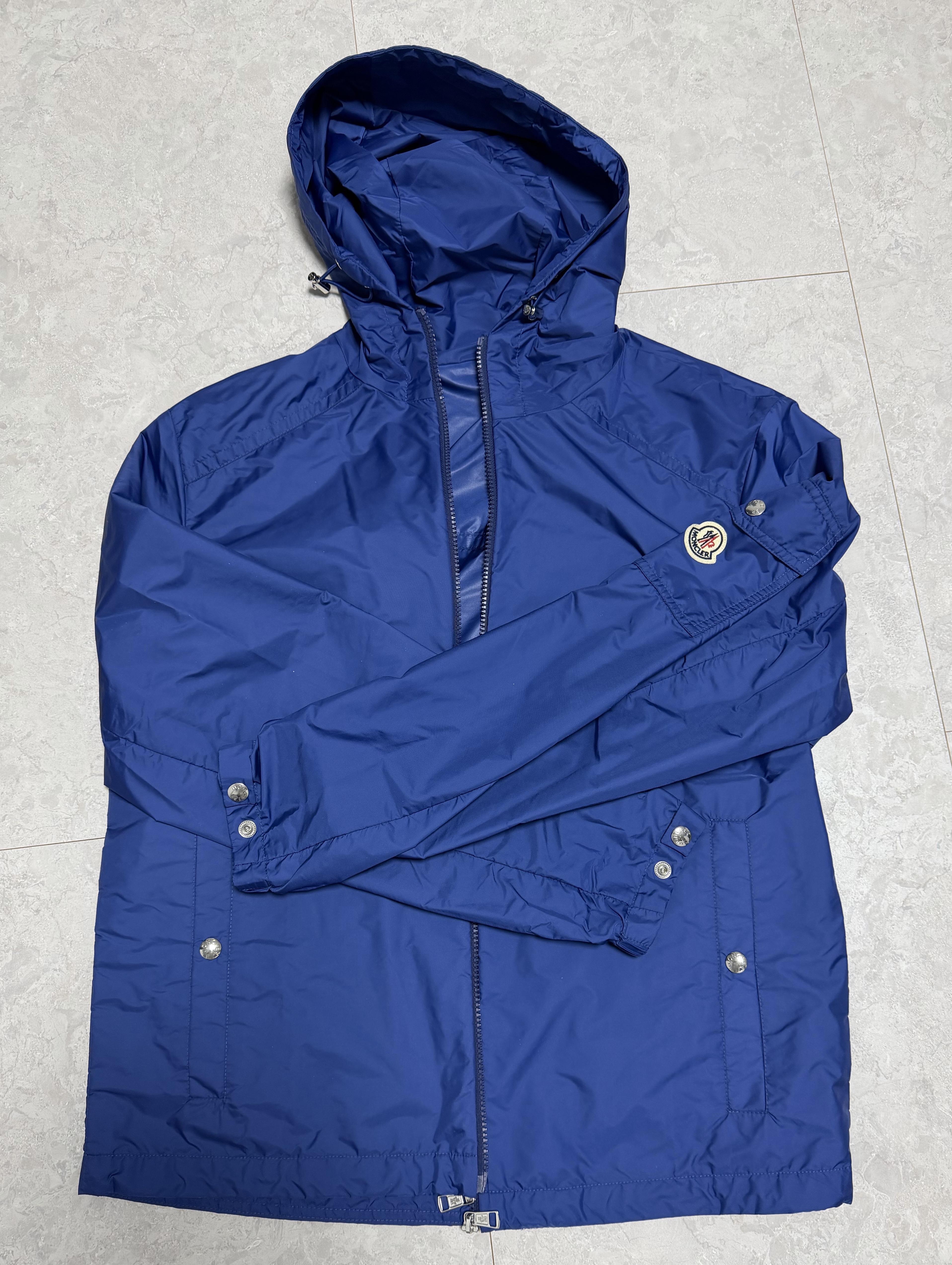 Moncler Etiache Hooded Rain Jacket Royal Blue - 25SS 착용 스타일