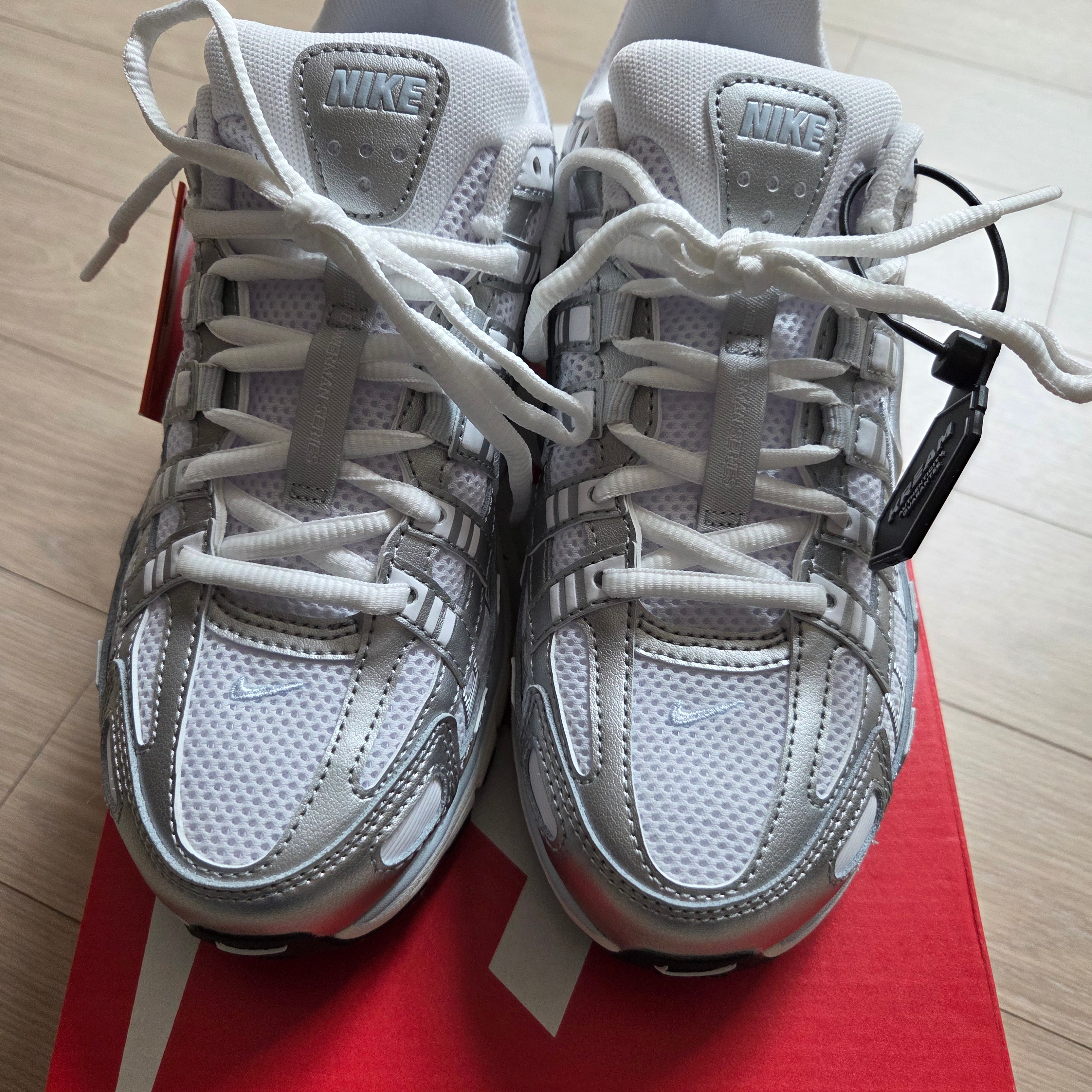 (W) Nike P-6000 White Blue Tint 착용 스타일
