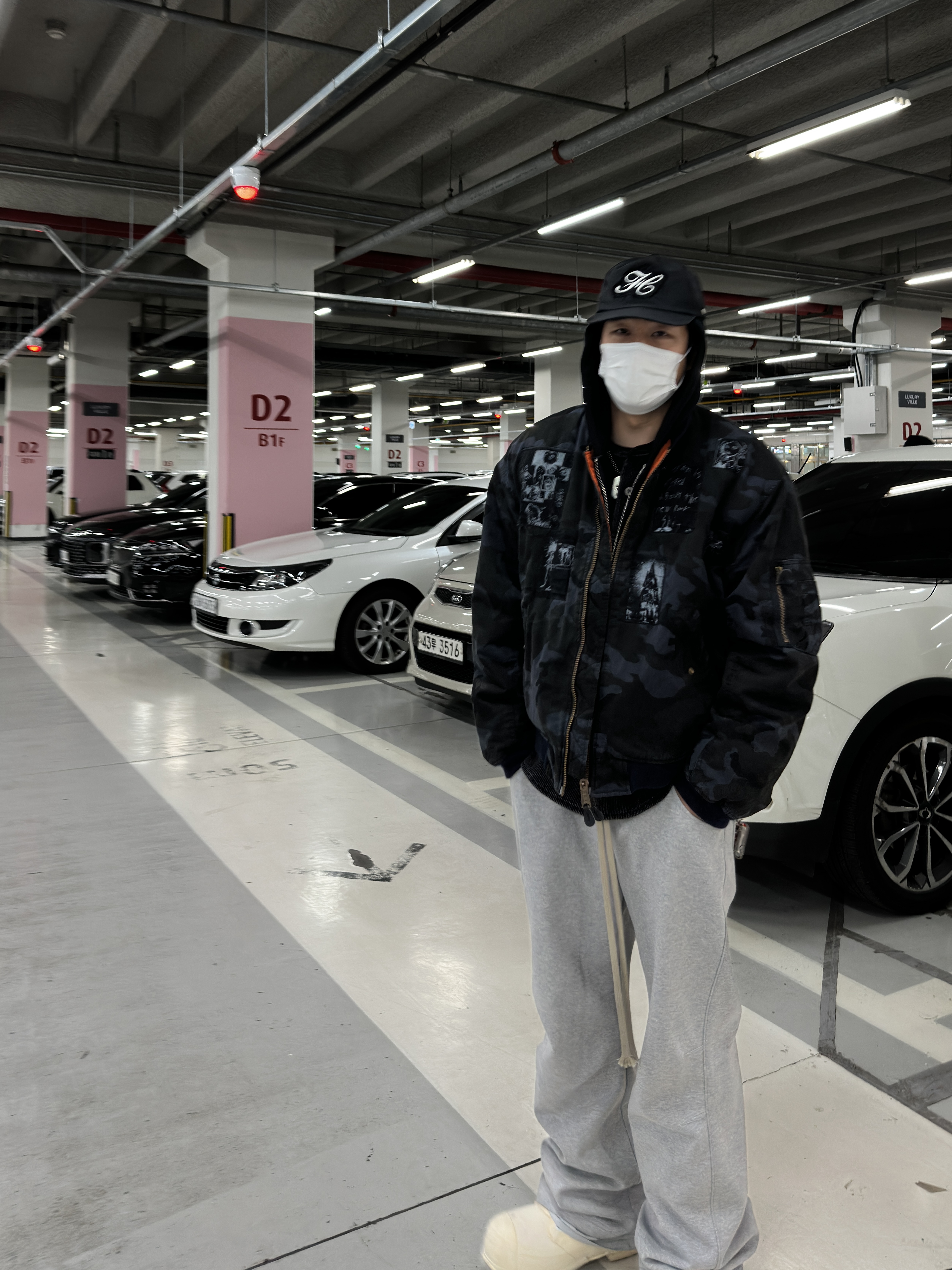 Wapworks Flare Layerd Sweat Pants Grey 착용 스타일 - 3