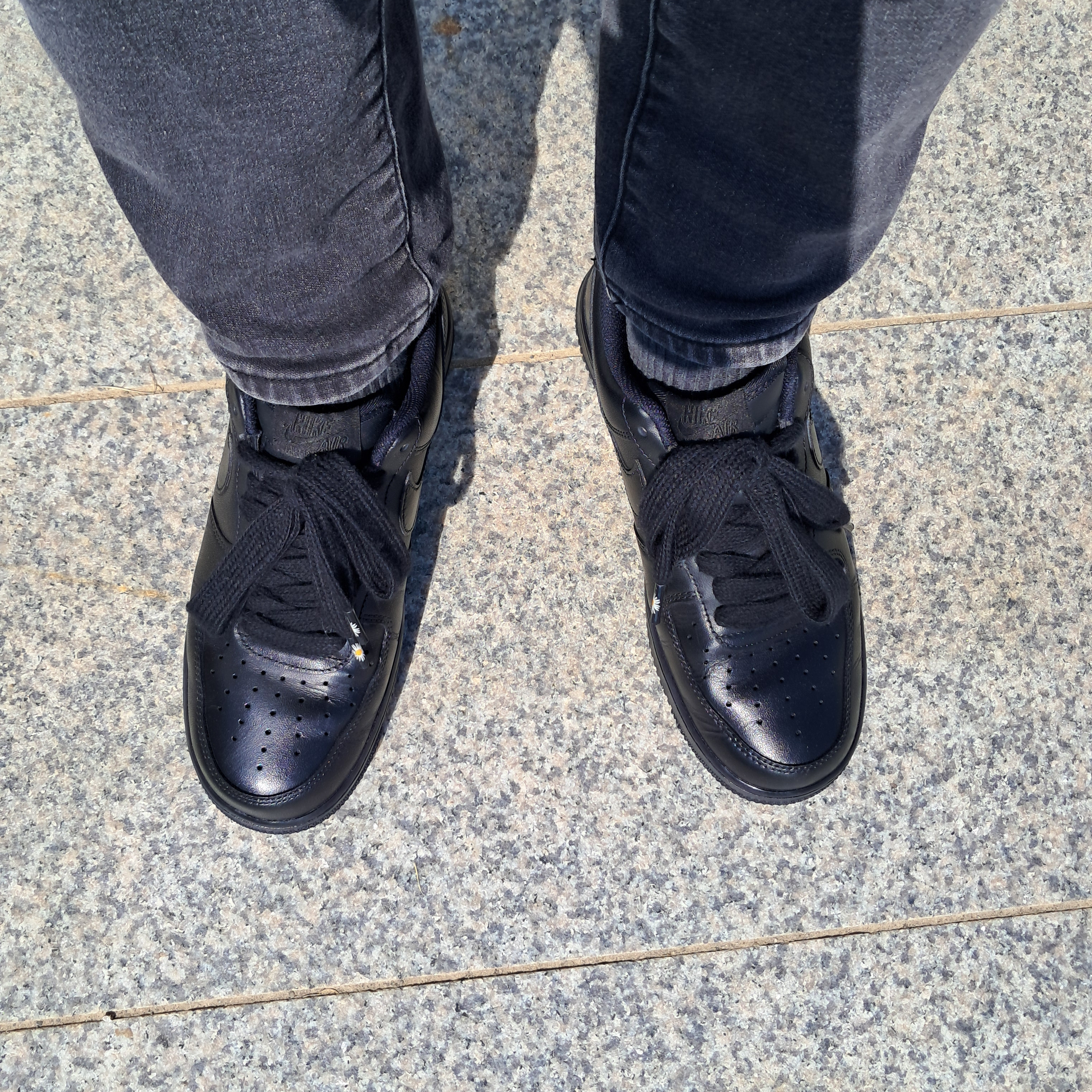 Nike Air Force 1 '07 Low Triple Black 착용 스타일