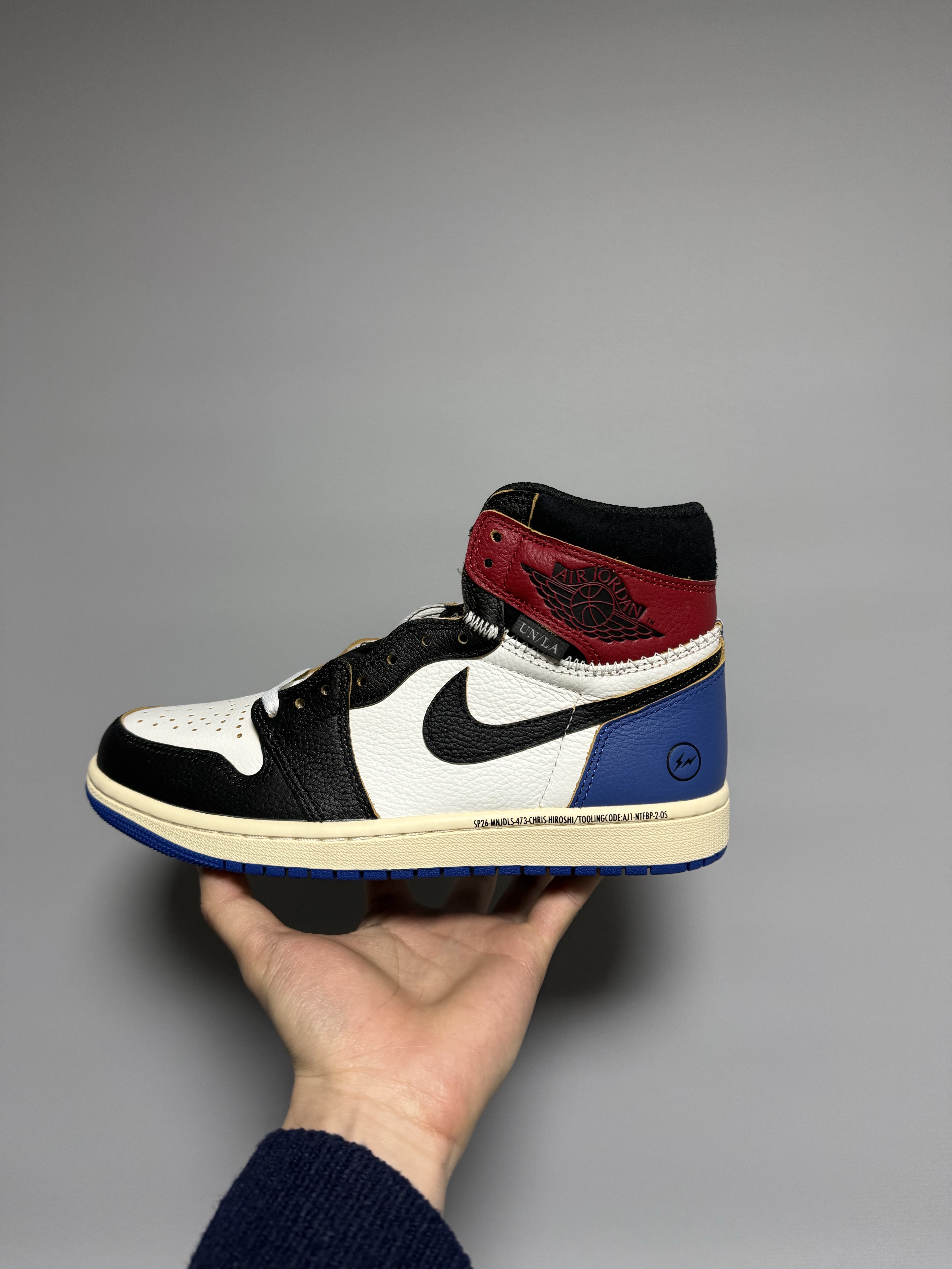 Jordan 1 x Fragment x Union LA Black and Varsity Red 착용 스타일