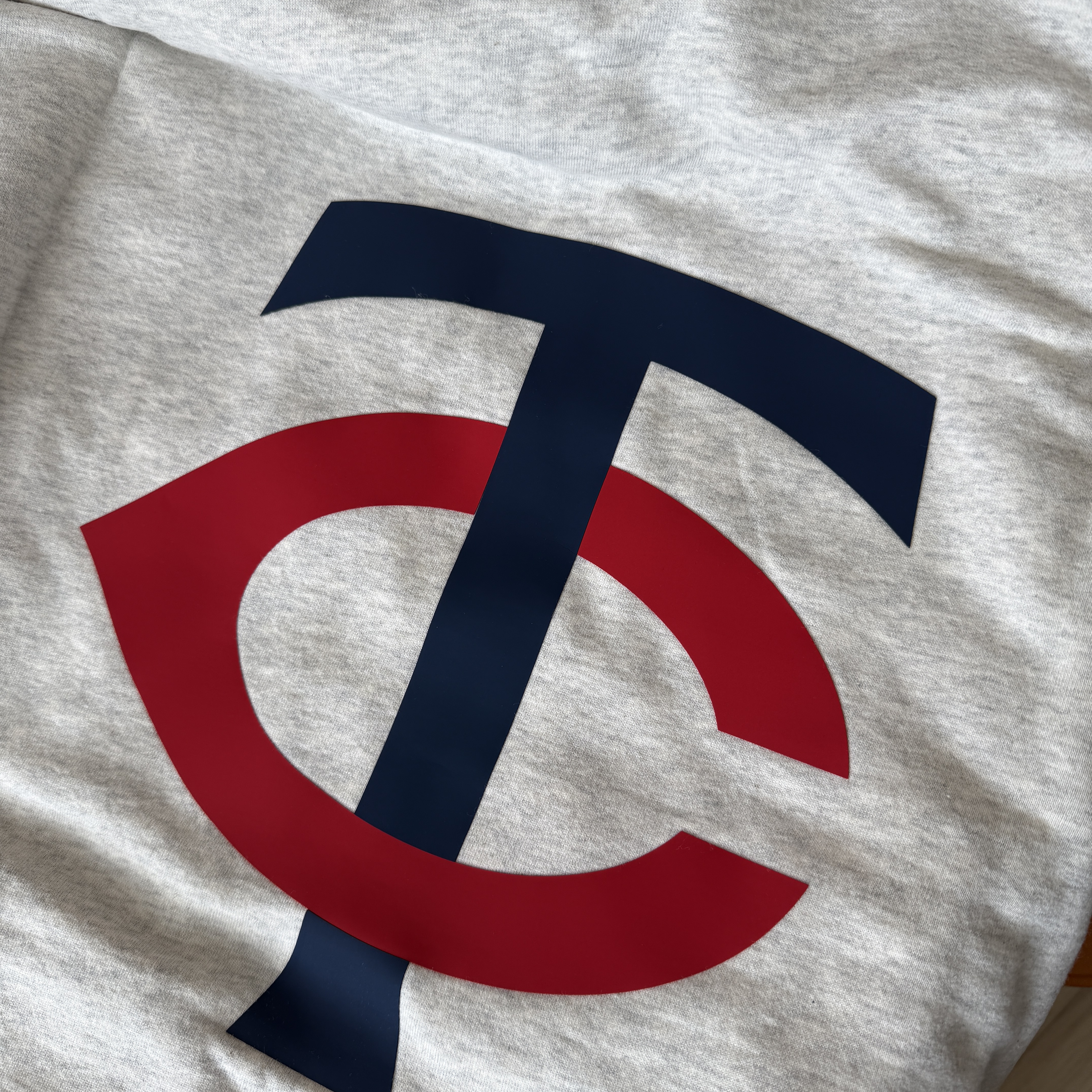 Essentials x MLB Minnesota Twins Sport Hoodie Oatmeal Heather Midnight Navy - 25FW 착용 스타일 - 2