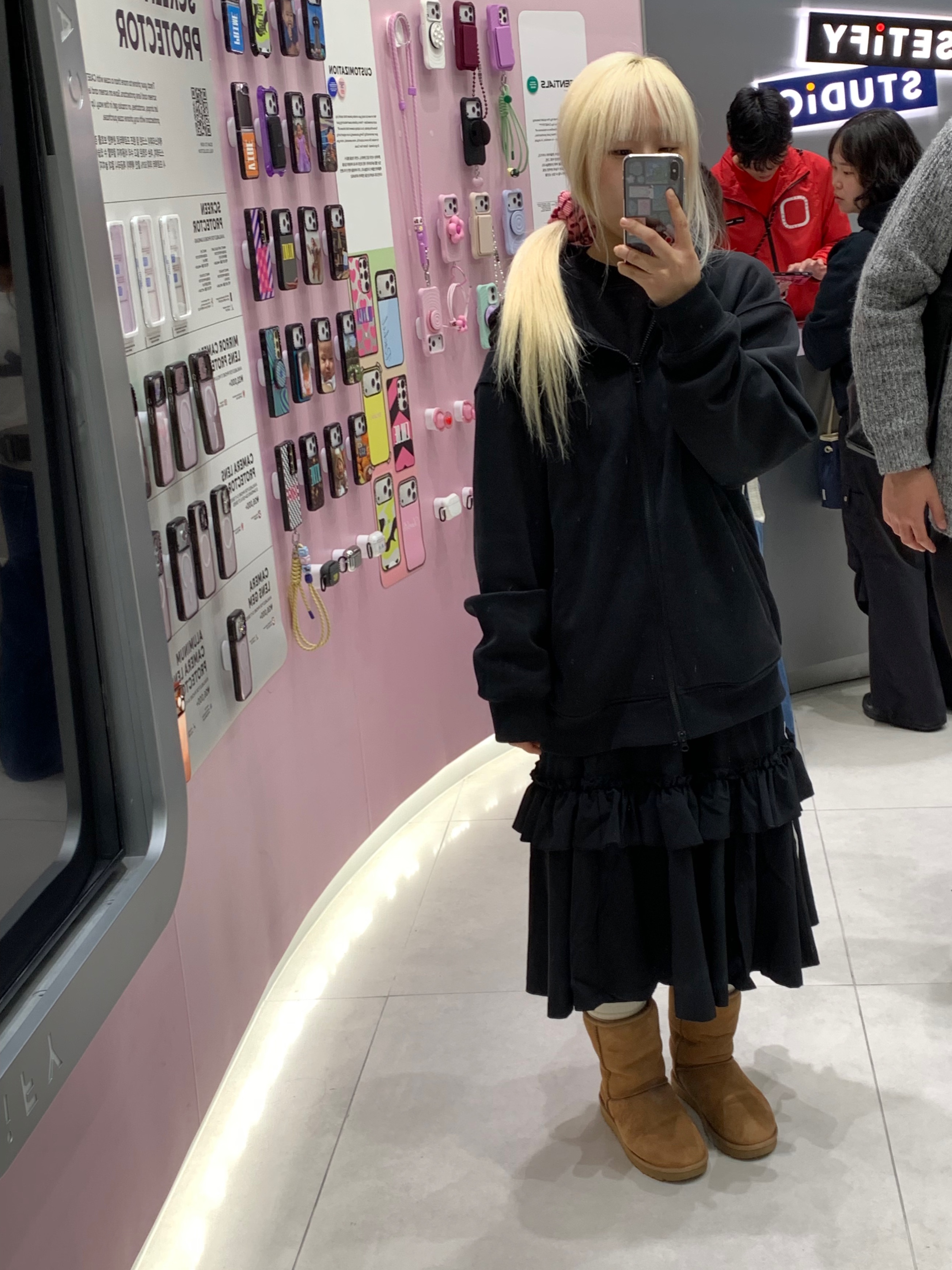 (W) Adidas OTT Long Skirt Black - KR Sizing, (W) UGG Classic Short II Boots Chestnut 착용 스타일 - 5