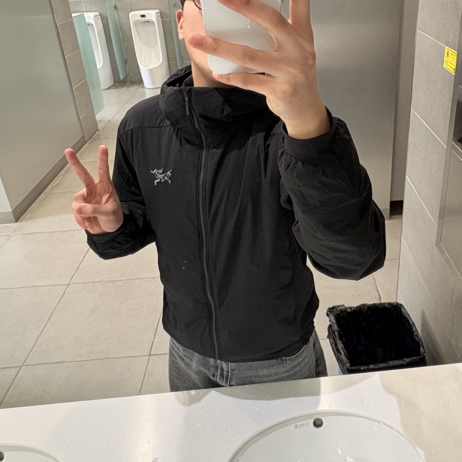 Arc'teryx Atom Hoody Black 착용 스타일