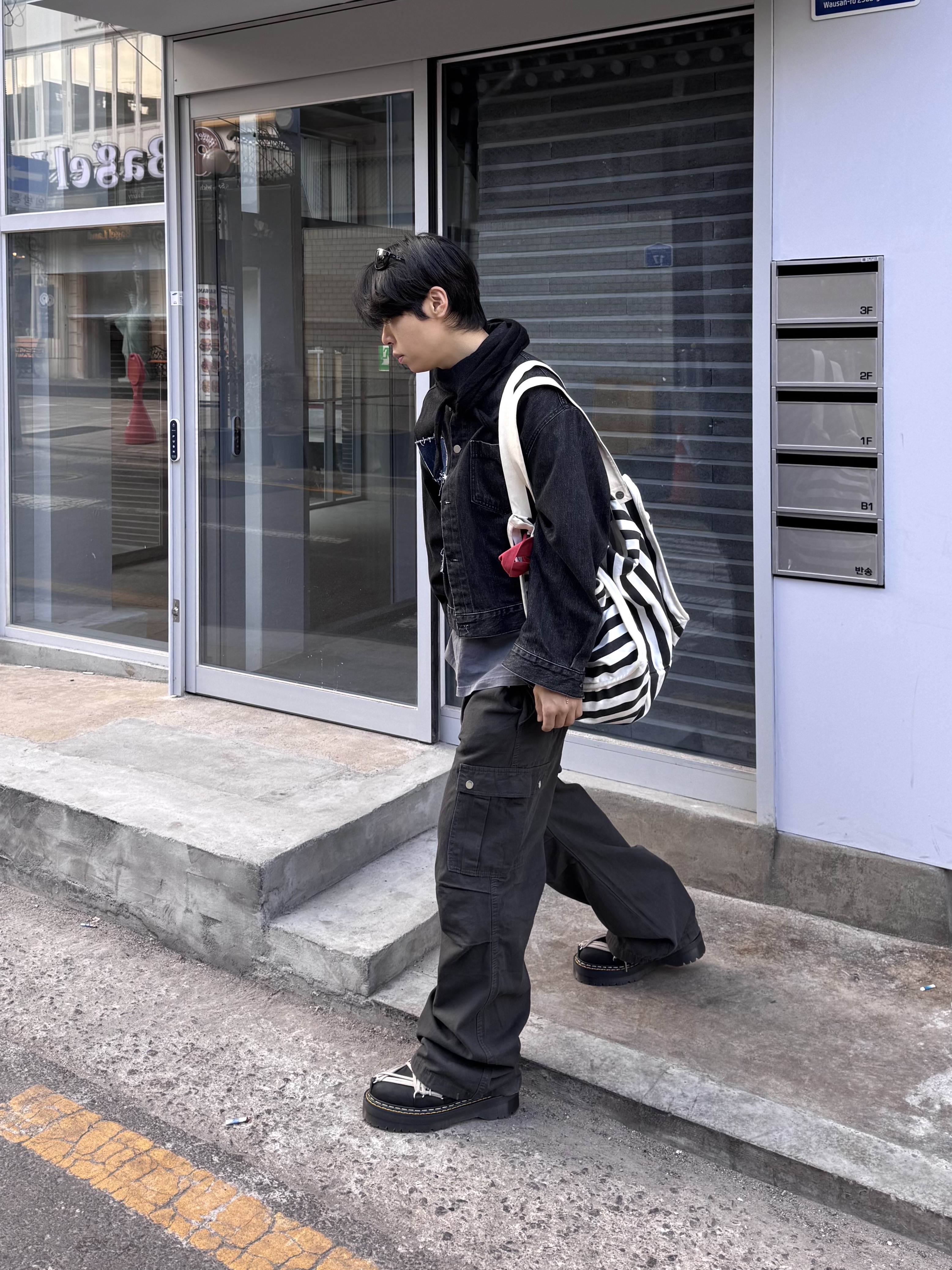 Dr. Martens x Rick Owens 1460 Quad Sole Mega Lace Boots Black 착용 스타일 - 1