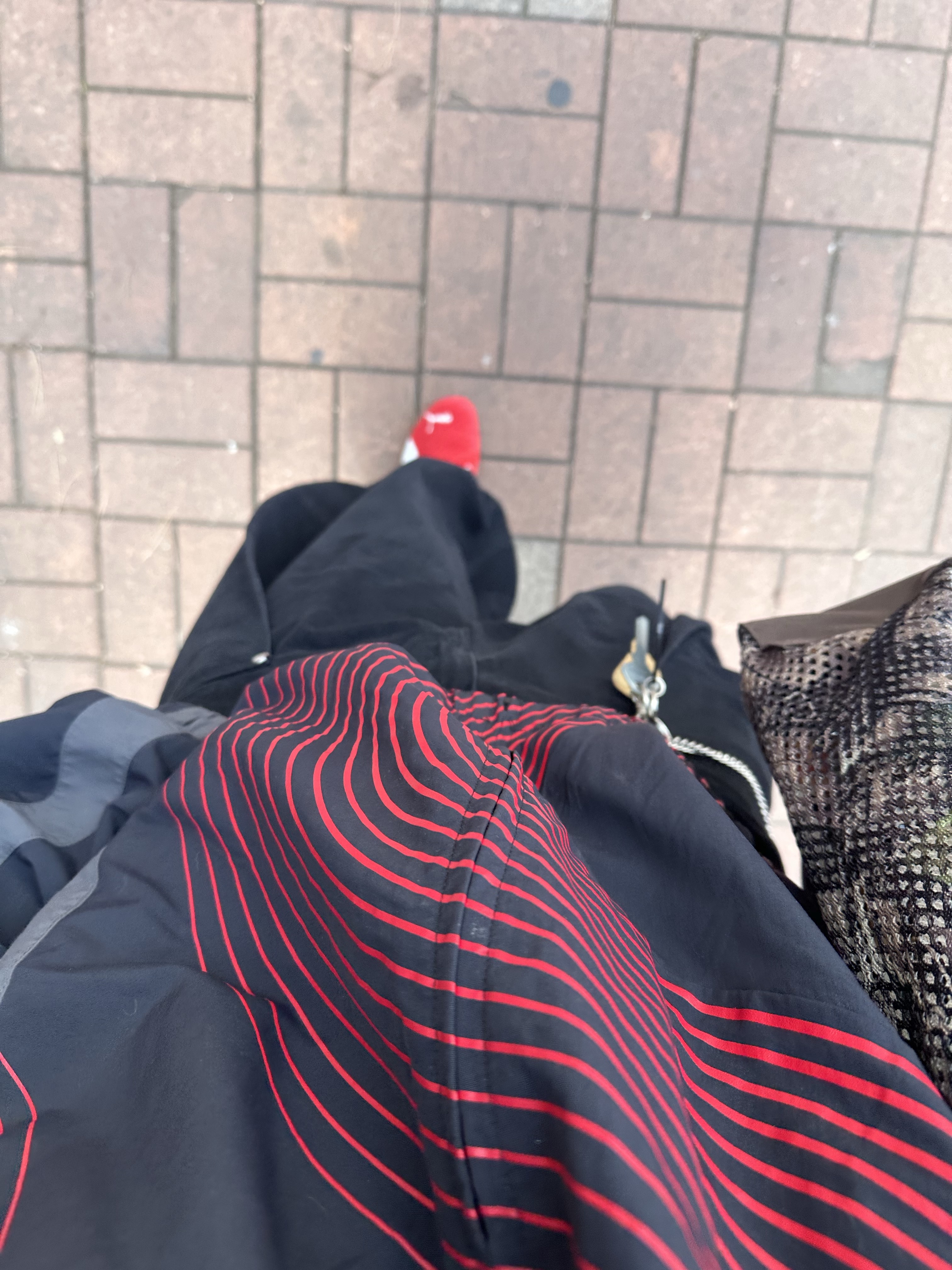 Puma Slipcat Red Warm White, Supreme S Logo Track Jacket Black - 24FW 착용 스타일 - 1