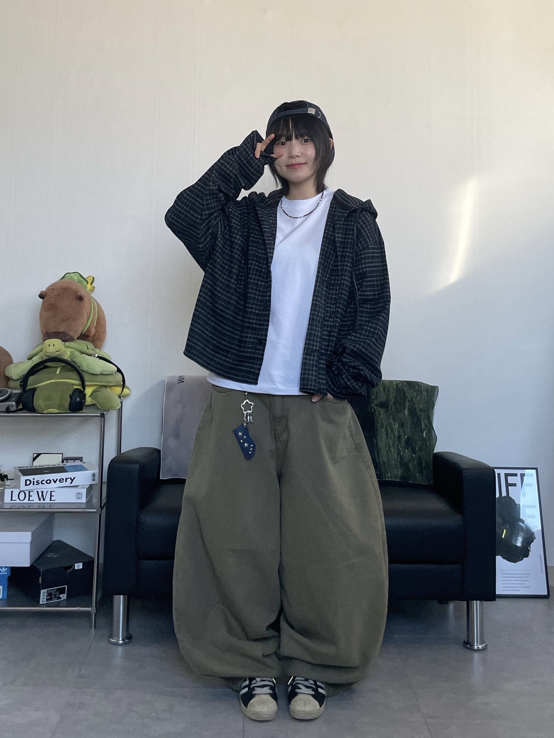 Hello Sunrise Washed HS Arch Logo 6Panel Cap Navy & Orange 착용 스타일 - 8