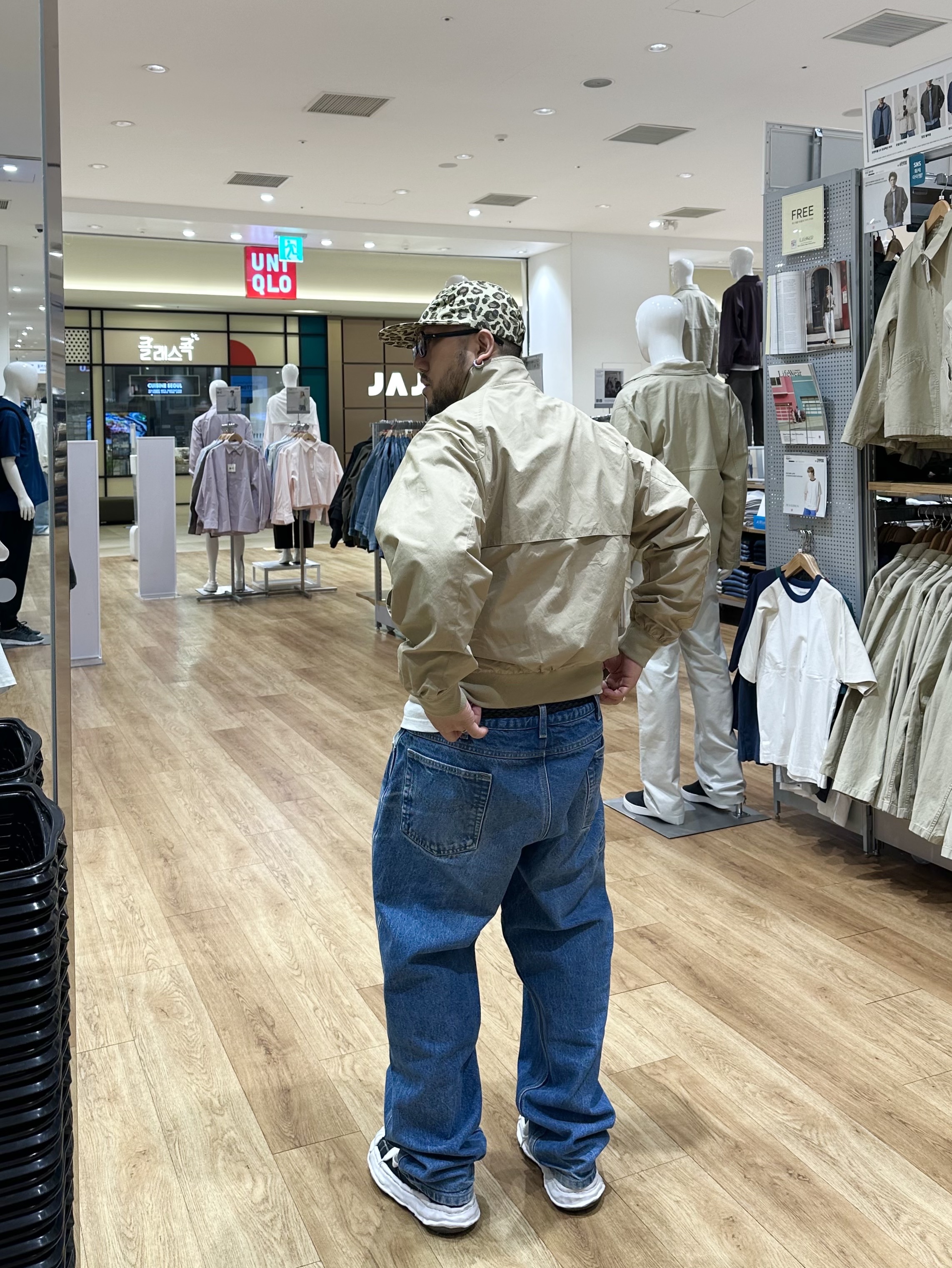 Maison Mihara Yasuhiro Blakey OG Sole Canvas Low-top Sneakers Black White, Supreme Ripstop Keychain Orange - 24SS 착용 스타일 - 1