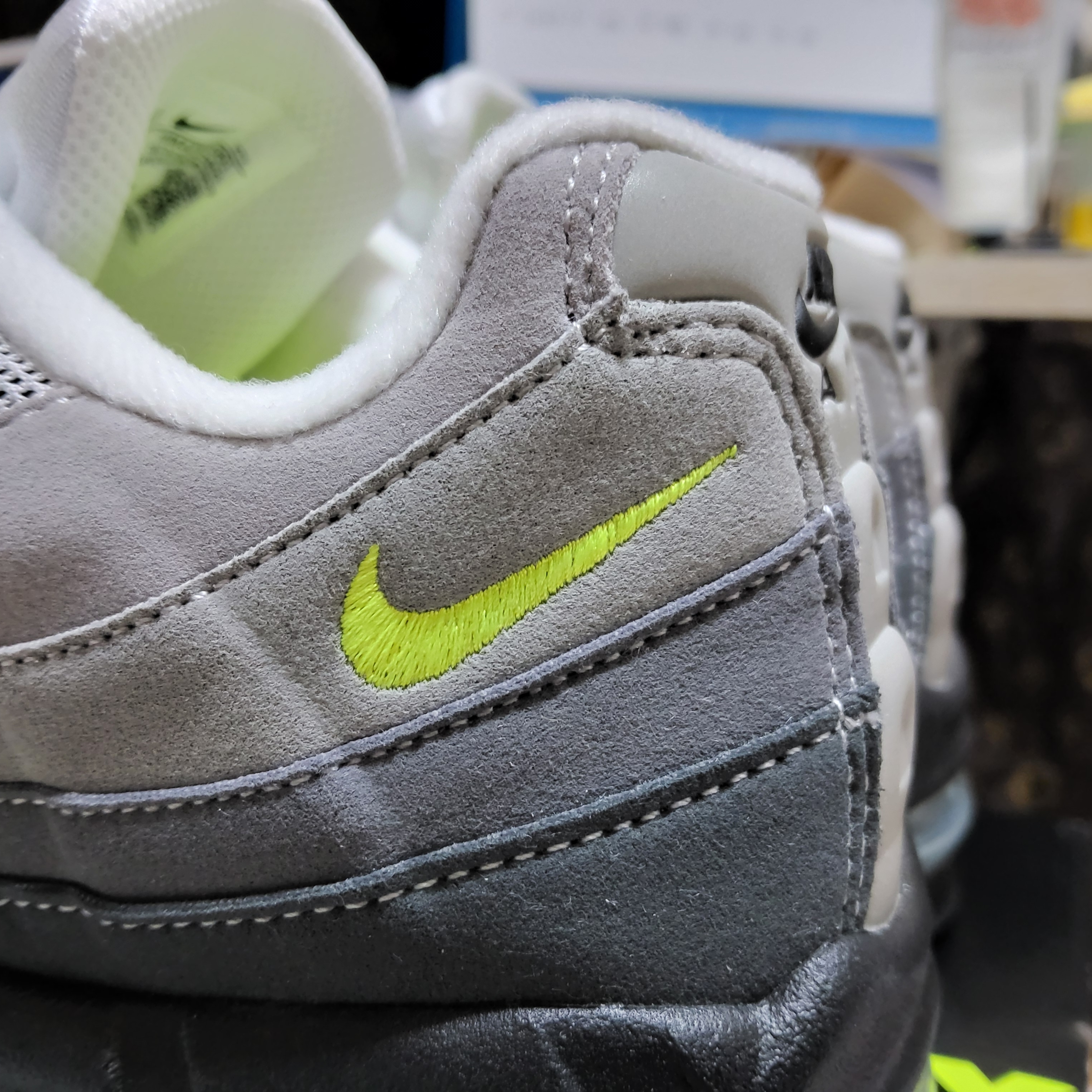 Nike Air Max 95 OG Neon 착용 스타일 - 7