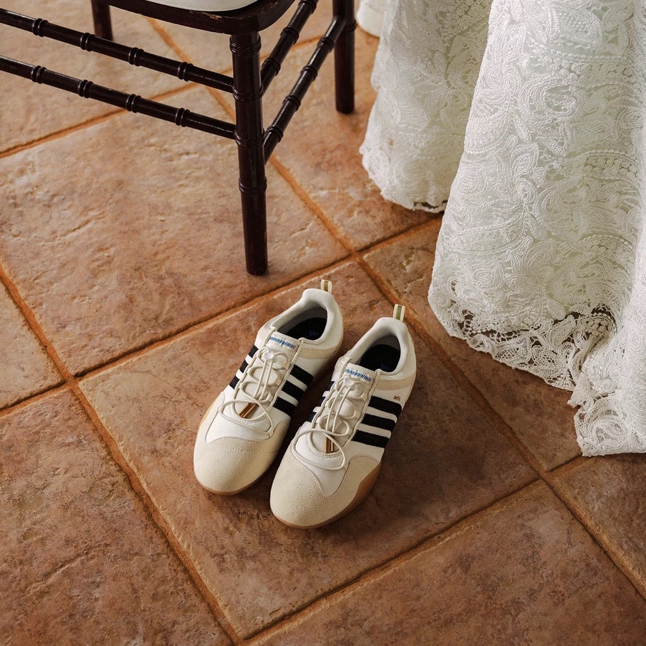 Adidas x Bad Bunny Ballerina Off White Core Black 착용 스타일 - 1