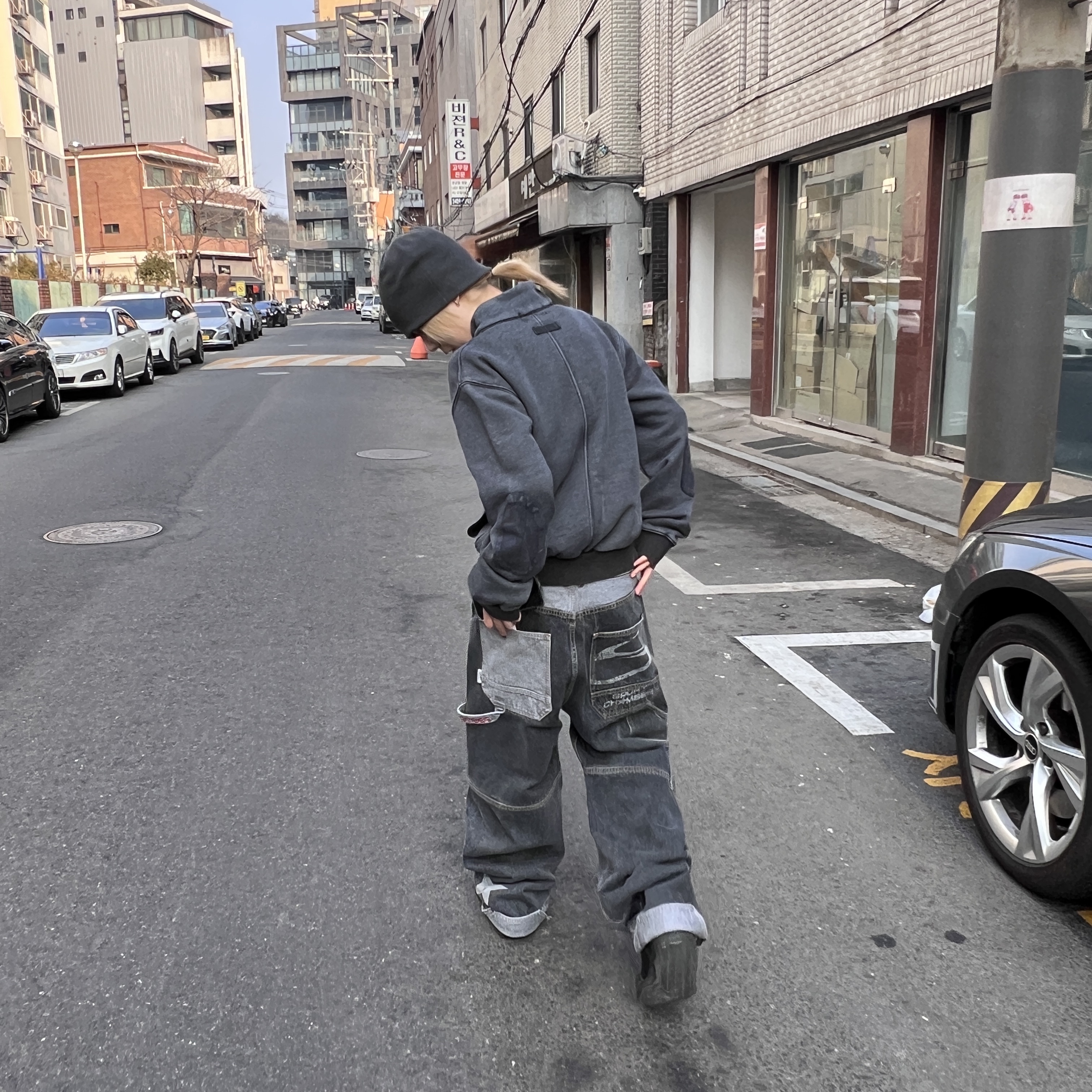 SPORT CHAMBER SC Star Carpenter Denim Pants BLACK 착용 스타일 - 1