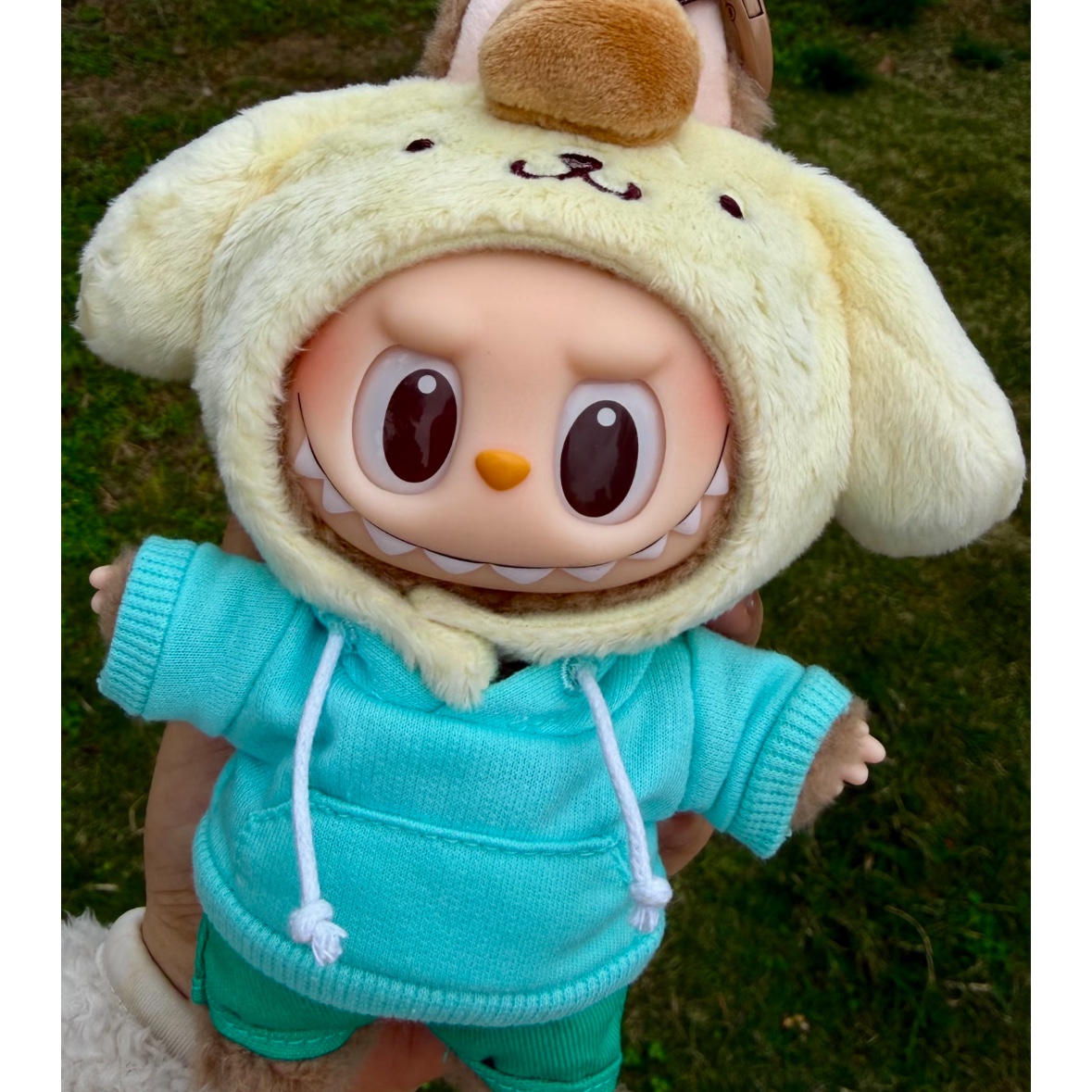 Pop Mart Labubu The Monsters x Hello Kitty And Friends Series Plush Pendant Pompompurin (Opened Case) 착용 스타일