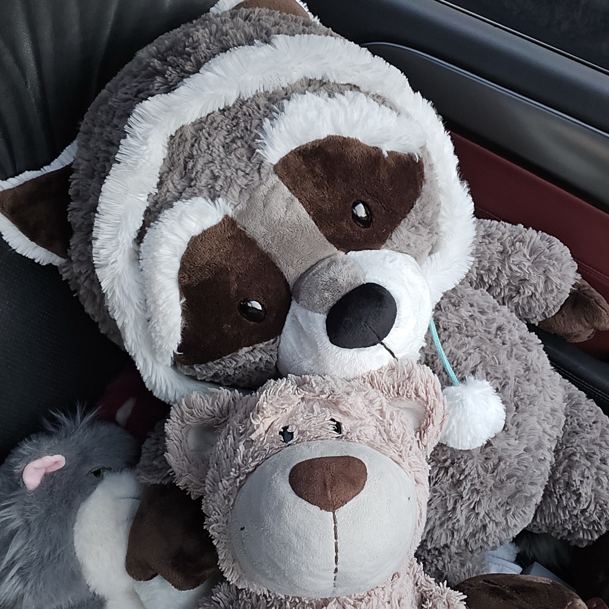 [KREAM 단독] NICI Soft toy raccoon Lenno 70cm dangling GREEN, [KREAM 단독] NICI Love bear light-brown 50cm dangling 착용 스타일 - 2