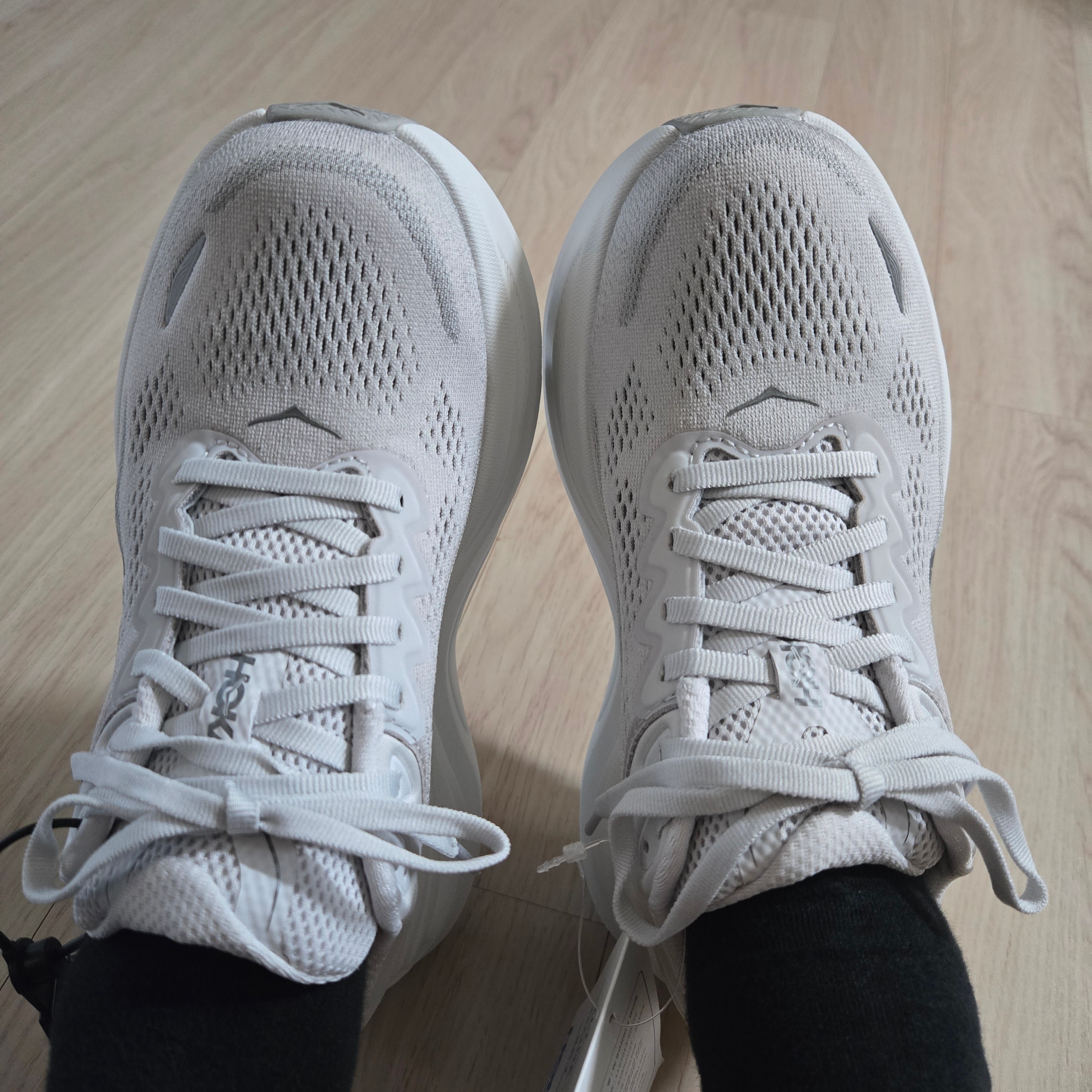 (W) Hoka Bondi 9 Stardust Silver - Wide 착용 스타일