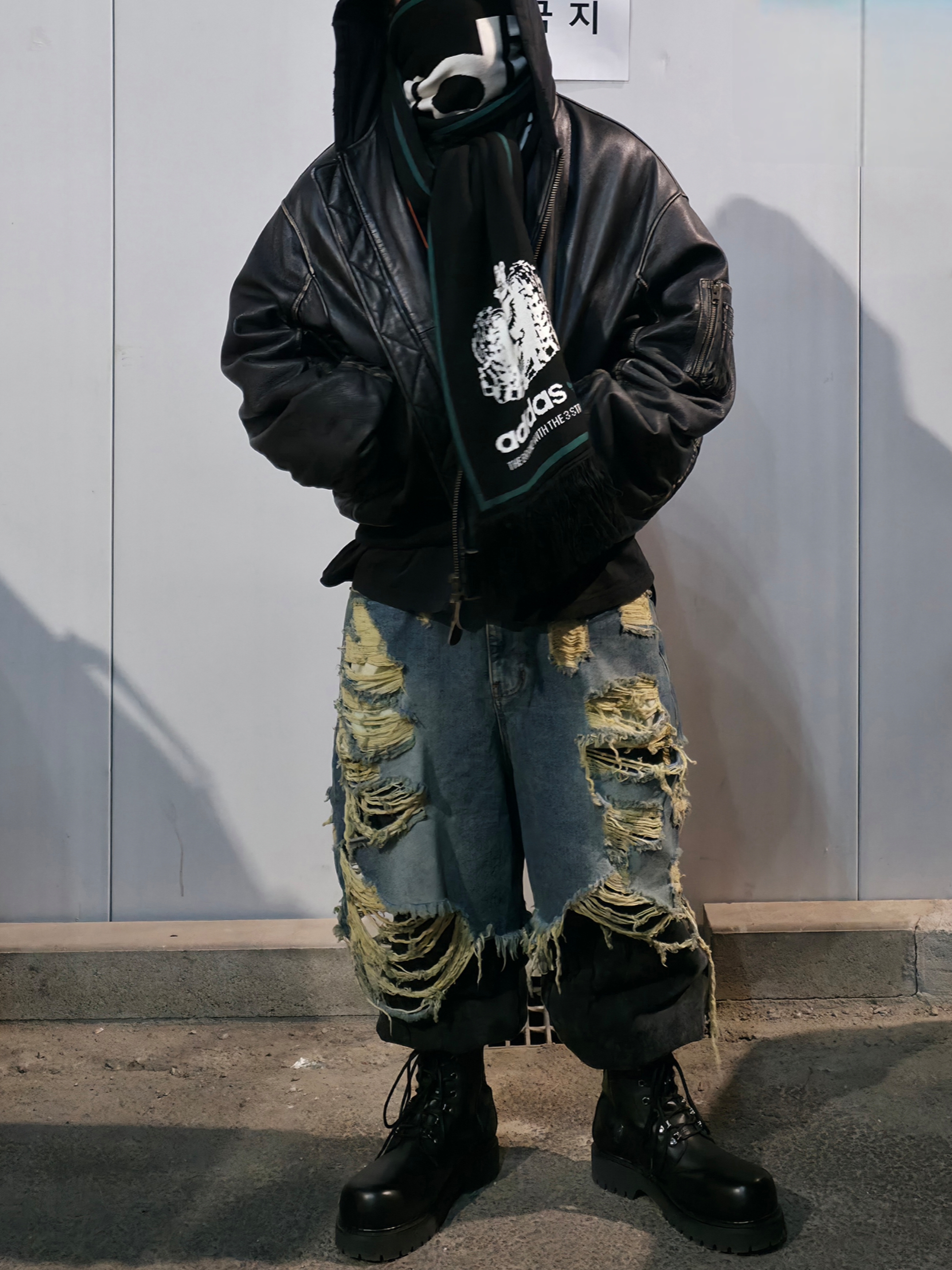 Undermycar Burok Vintage Cowhide Oversized Bomber Antique Bronze - 23FW, LOSTGARDEN Phantom 착용 스타일 - 4