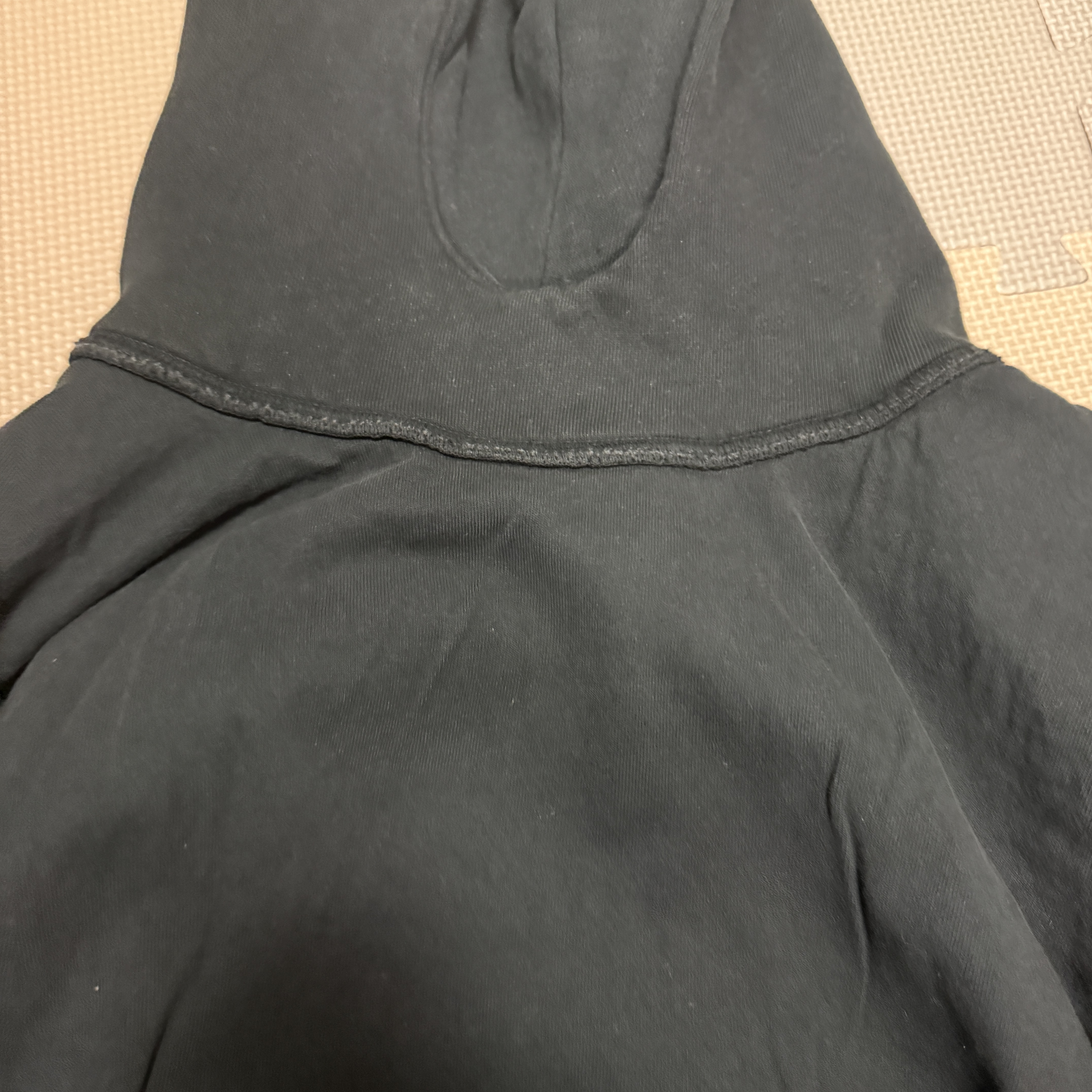 Yeezy Gap Engineered By Balenciaga Dove Hoodie Washed Black 착용 스타일 - 1