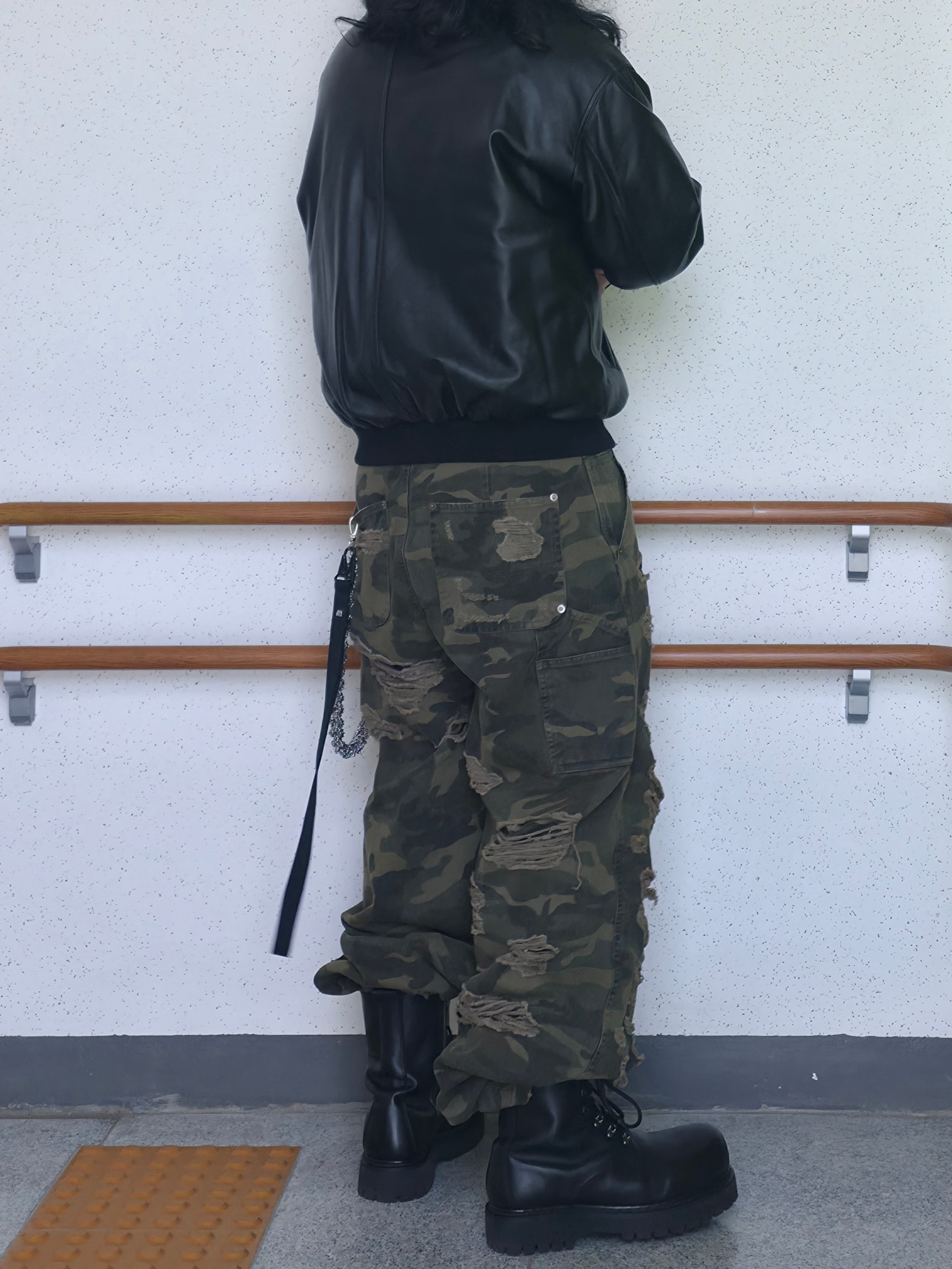emostanceclub Double Layered Distressed Camo Pants Woodland Camo, LOSTGARDEN Phantom 착용 스타일 - 2