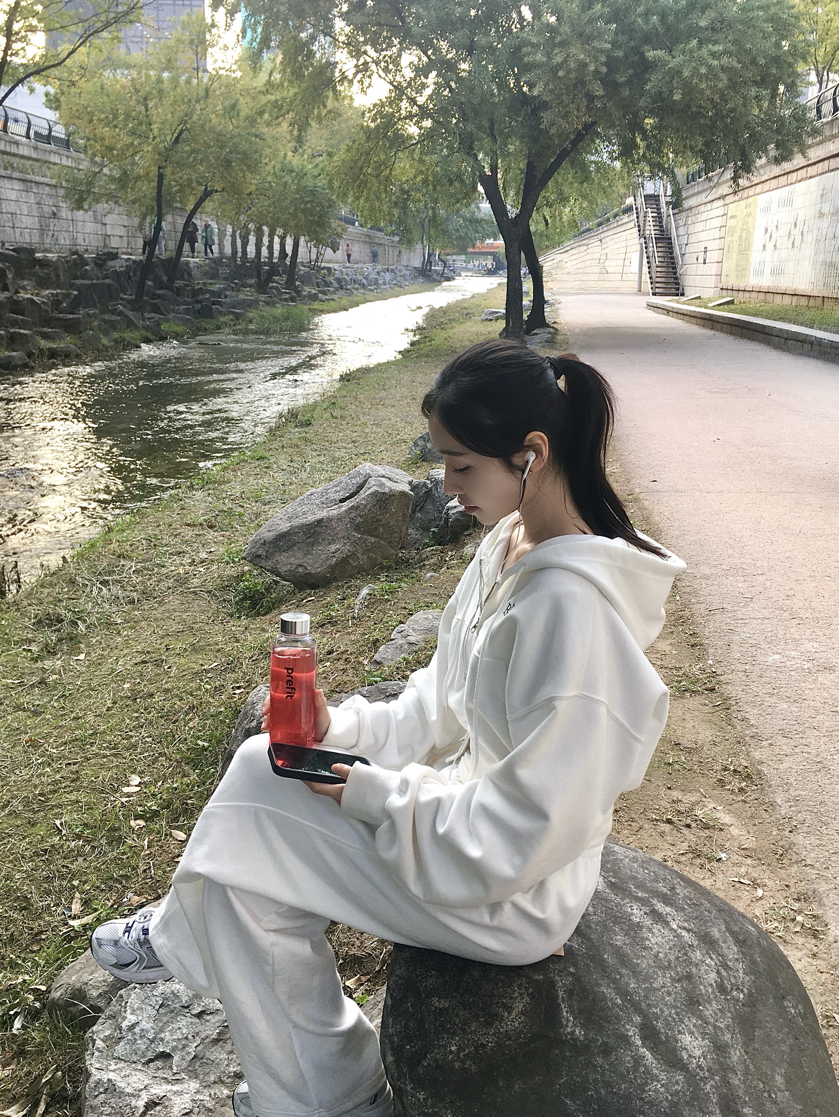 New Balance 530 White 착용 스타일 - 3