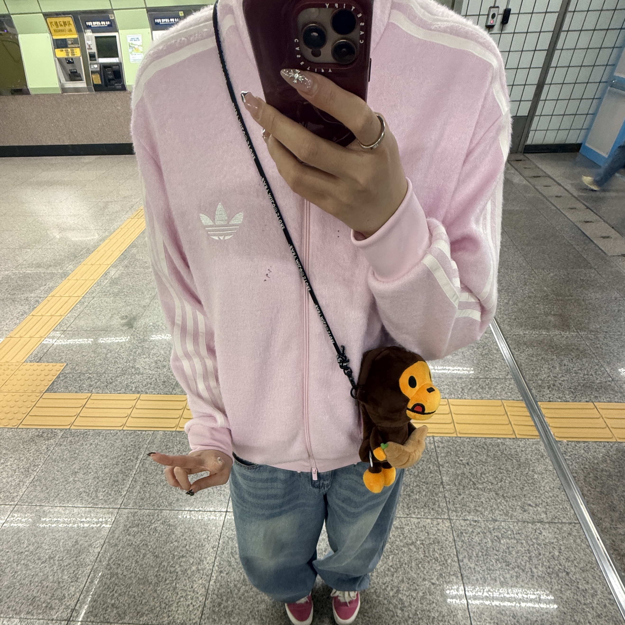 (W) Adidas Originals Mohair Firebird Loose Track Top Clear Pink - KR Sizing, BAPE Baby Milo Mobile Bag Brown 착용 스타일