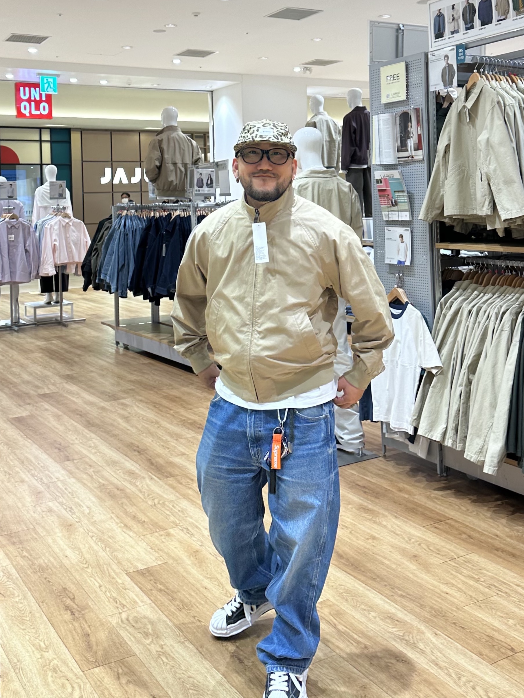 Maison Mihara Yasuhiro Blakey OG Sole Canvas Low-top Sneakers Black White, Supreme Ripstop Keychain Orange - 24SS 착용 스타일 - 3