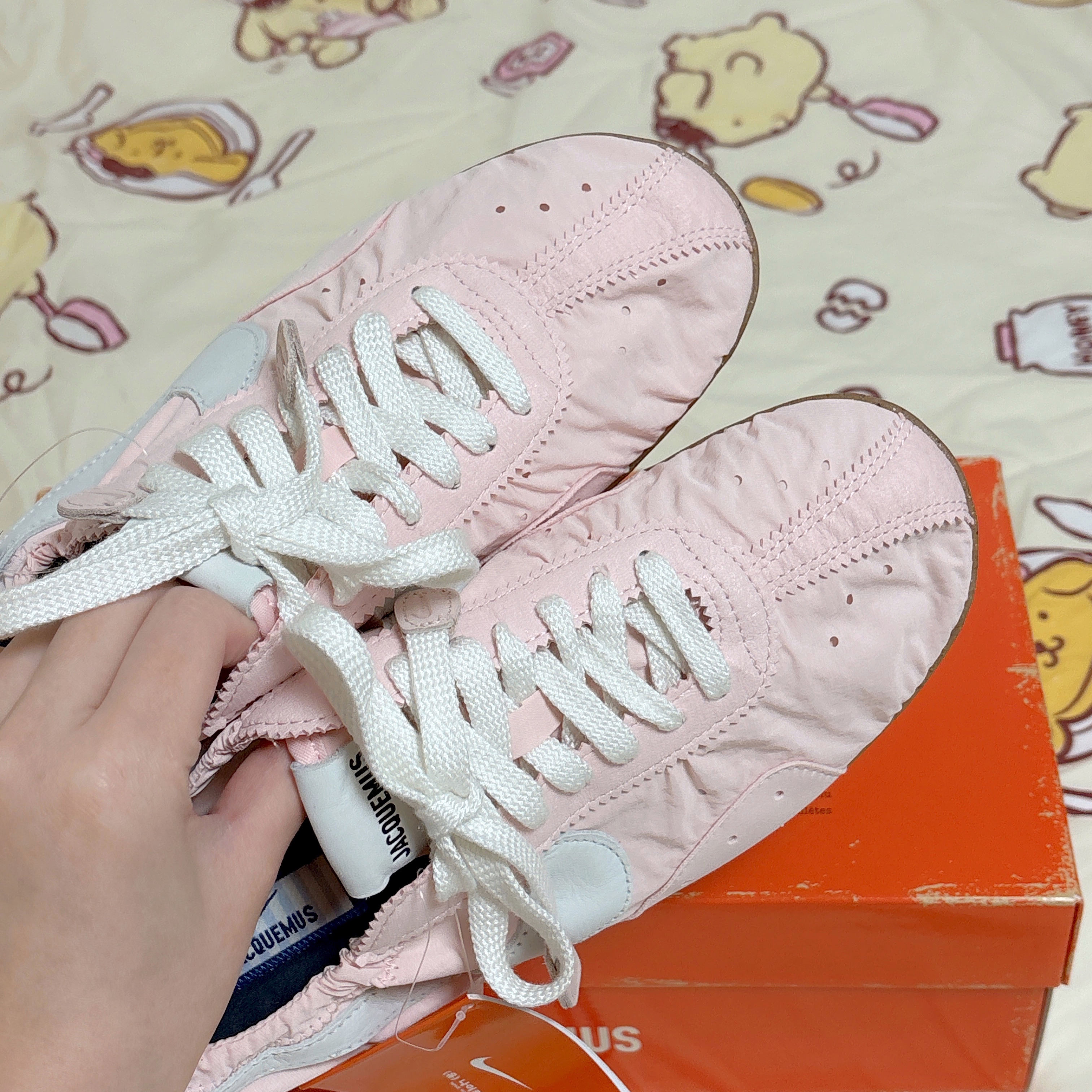 Nike x Jacquemus Moon Shoe SP Aluminum Pink Sail 착용 스타일 - 3