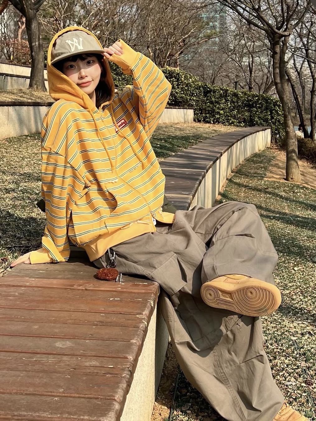 Nike Air Force 1 '07 WB Flax, Aoiro 6-Panel Bone A/N Cap Olive 착용 스타일 - 1