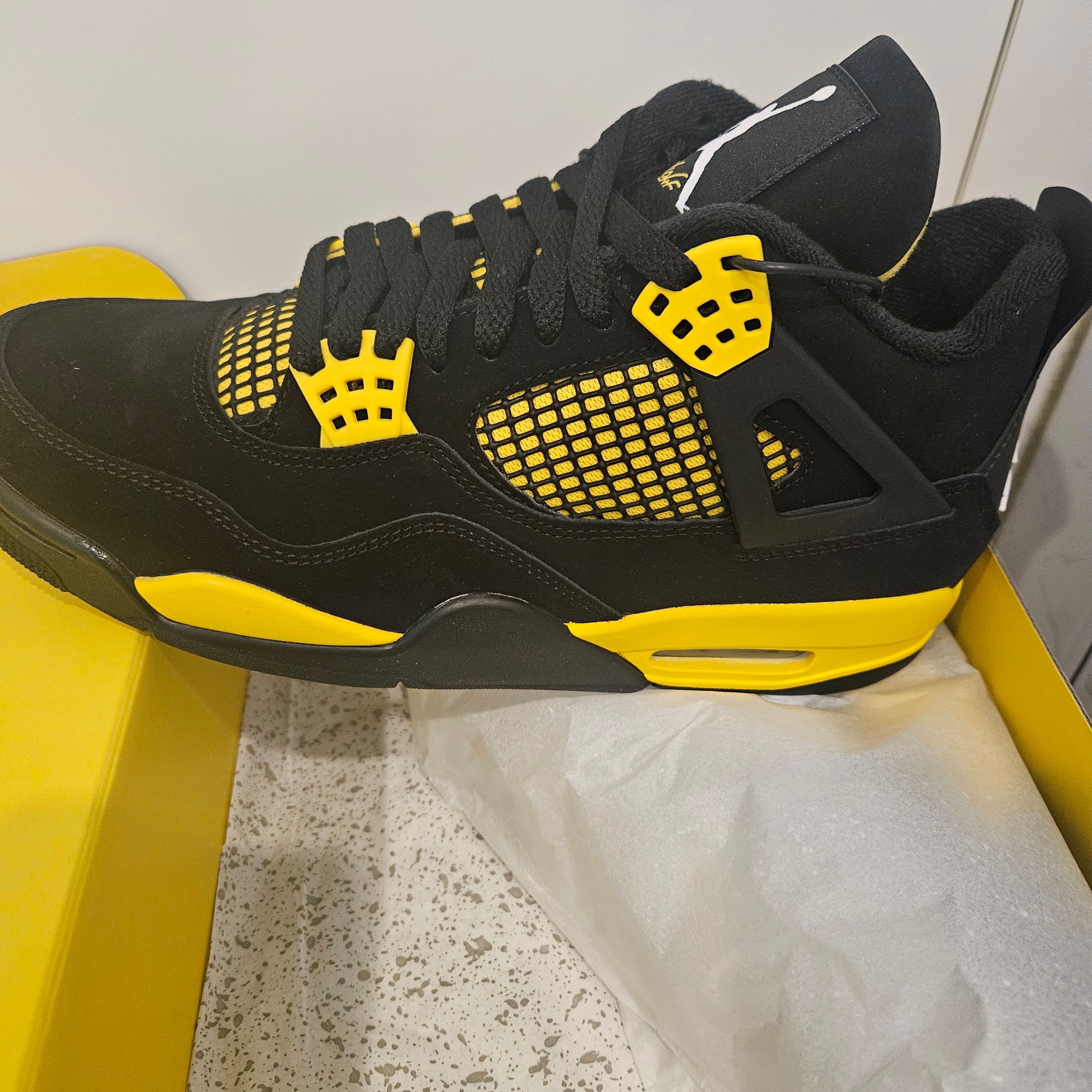 Jordan 4 Retro Thunder 2023 착용 스타일
