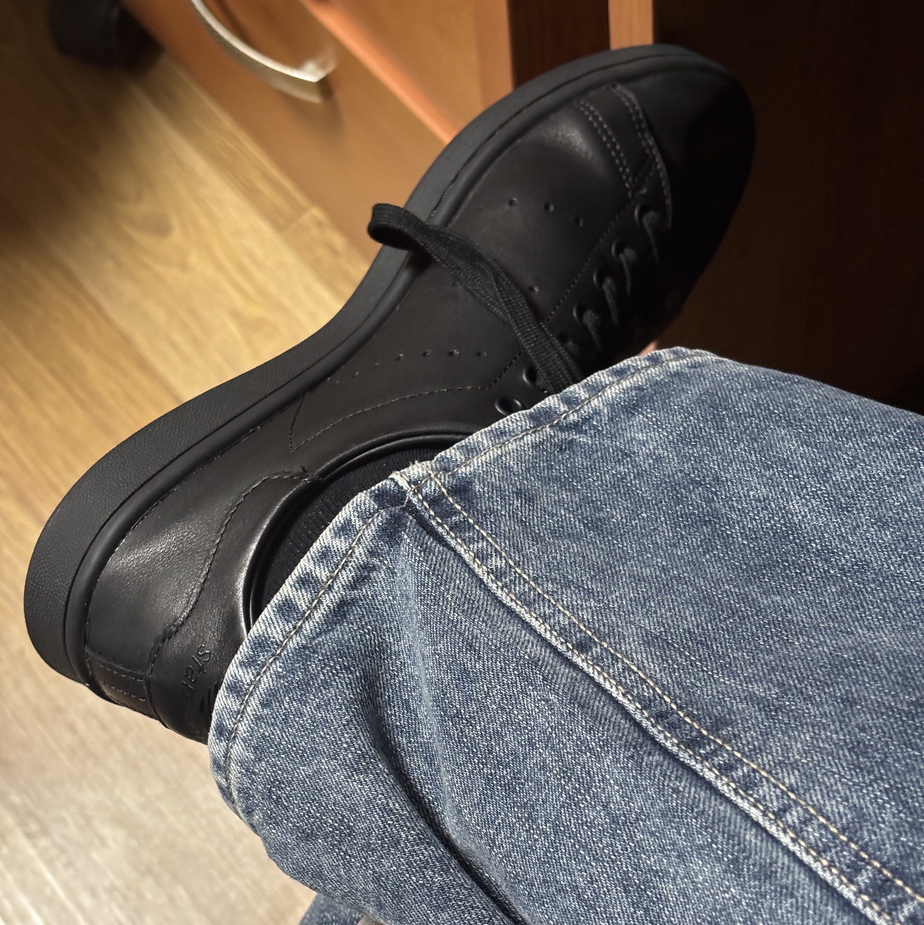 Adidas Stan Smith Decon Core Black 착용 스타일