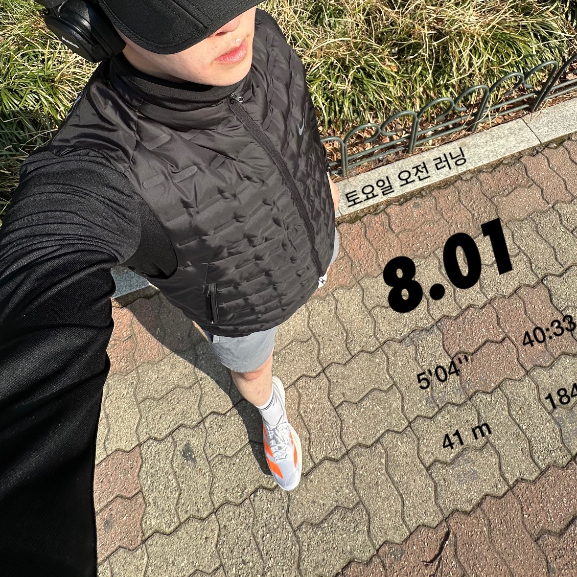 Adidas Adizero Adios Pro 4 Cloud White Lucid Orange, Nike Therma-Fit ADV Repel Down Running Vest Black - Asia 착용 스타일 - 1
