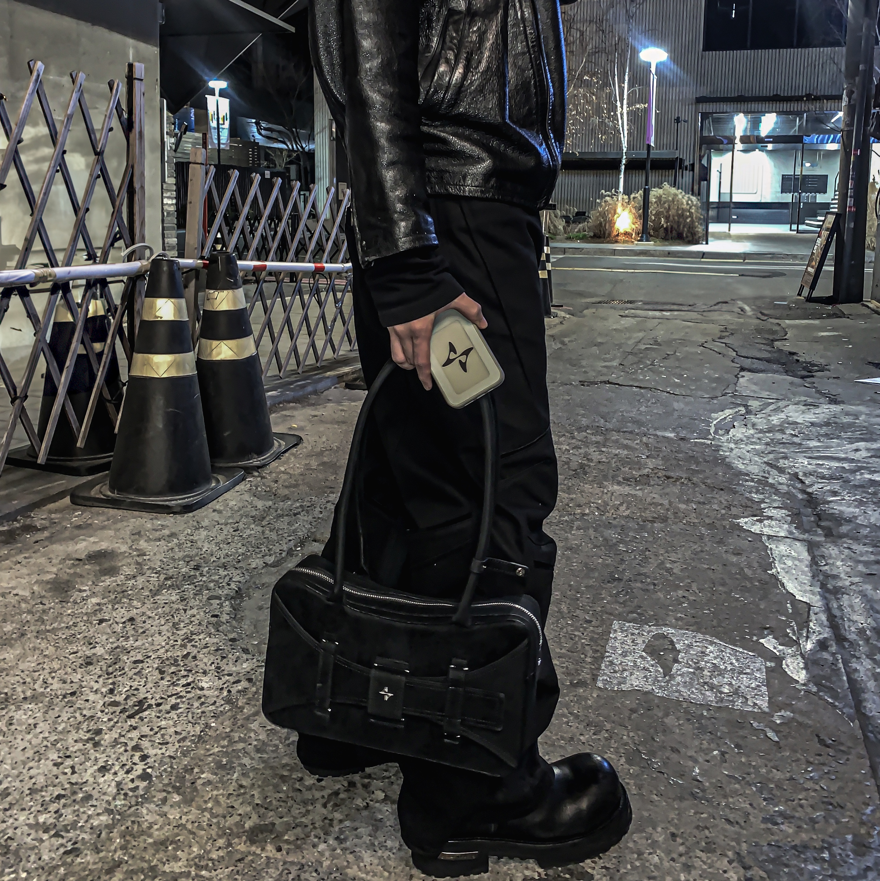 Balenciaga Venom High Boot Black, Hansroom Chrome Hearts Star of David Charm 착용 스타일 - 3
