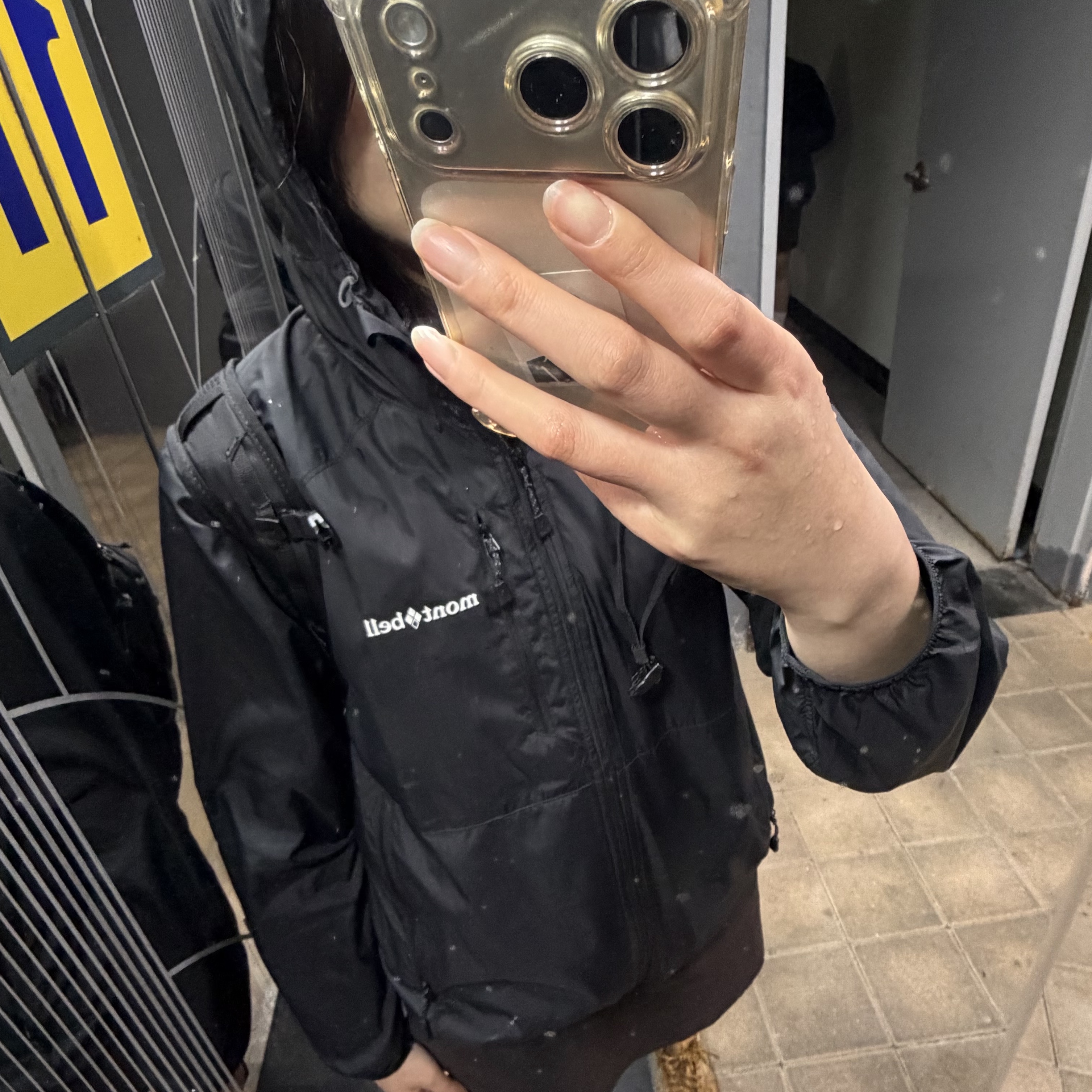 Montbell Wind Blast Hooded Jacket Black 착용 스타일