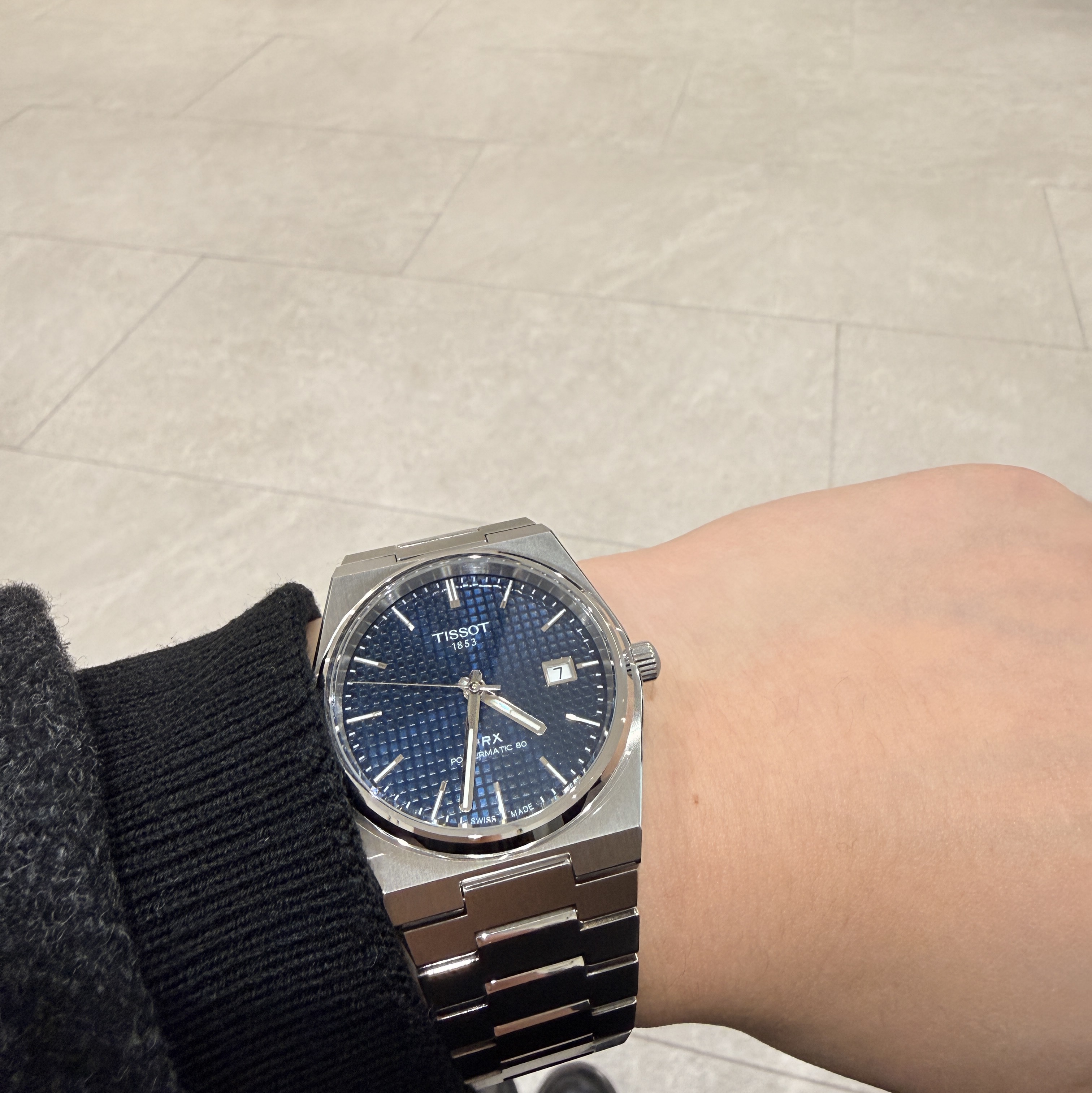 Tissot PRX Powermatic 80 40mm Steel Blue, TNGT Redford Wool Blended Herringbone Jacket Dark Grey 착용 스타일