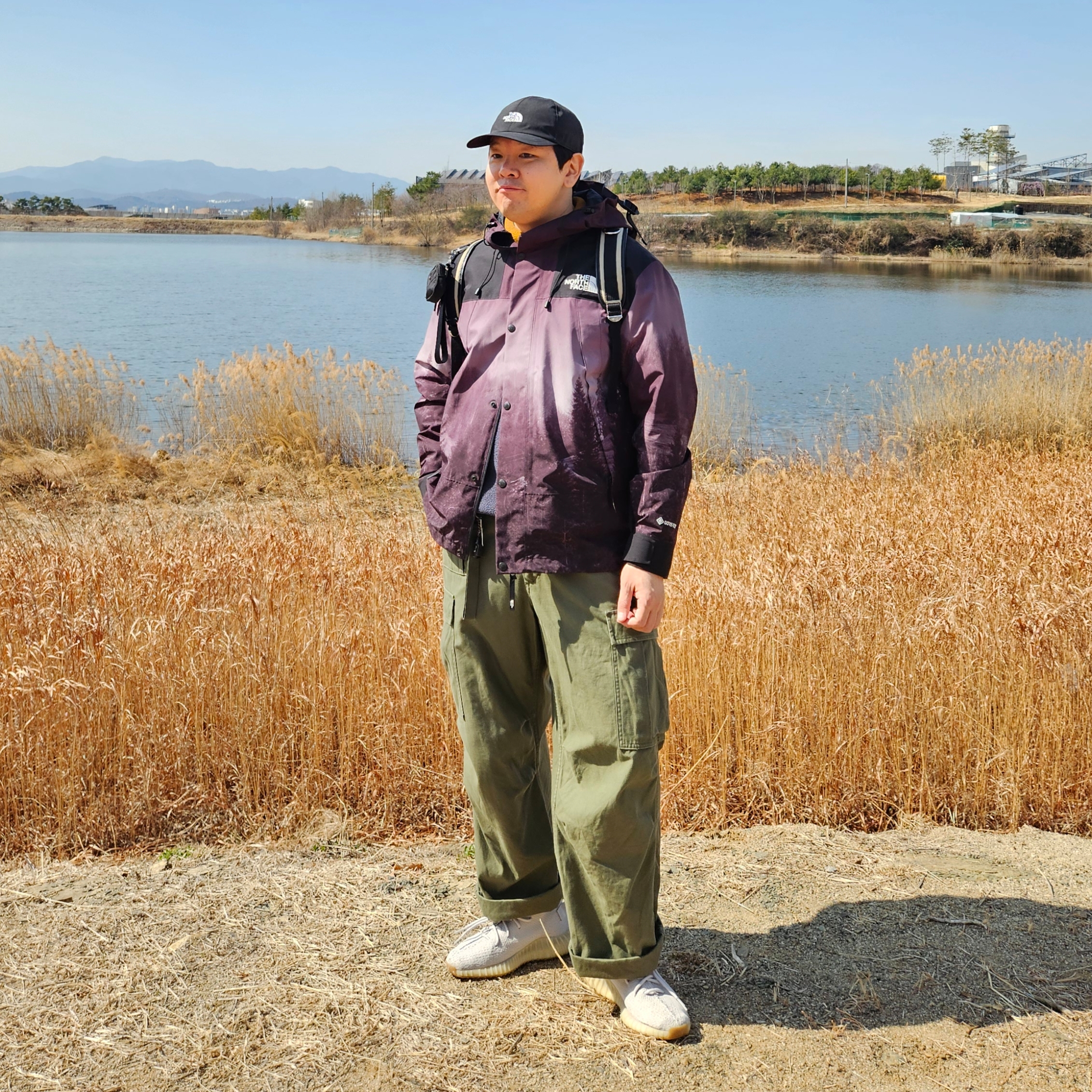 The North Face GTX Ball Cap Black, Samsung Galaxy Buds3 Pro Silver 착용 스타일 - 1