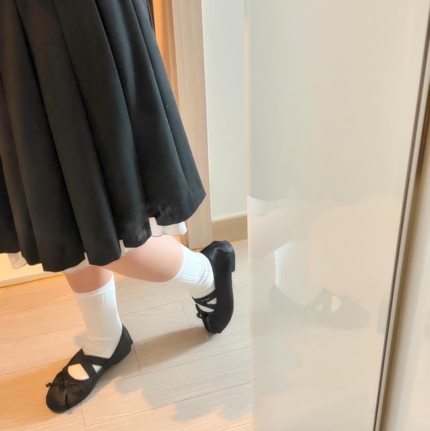(W) Coyseio Double Waisted Pleats Skirt Black 착용 스타일