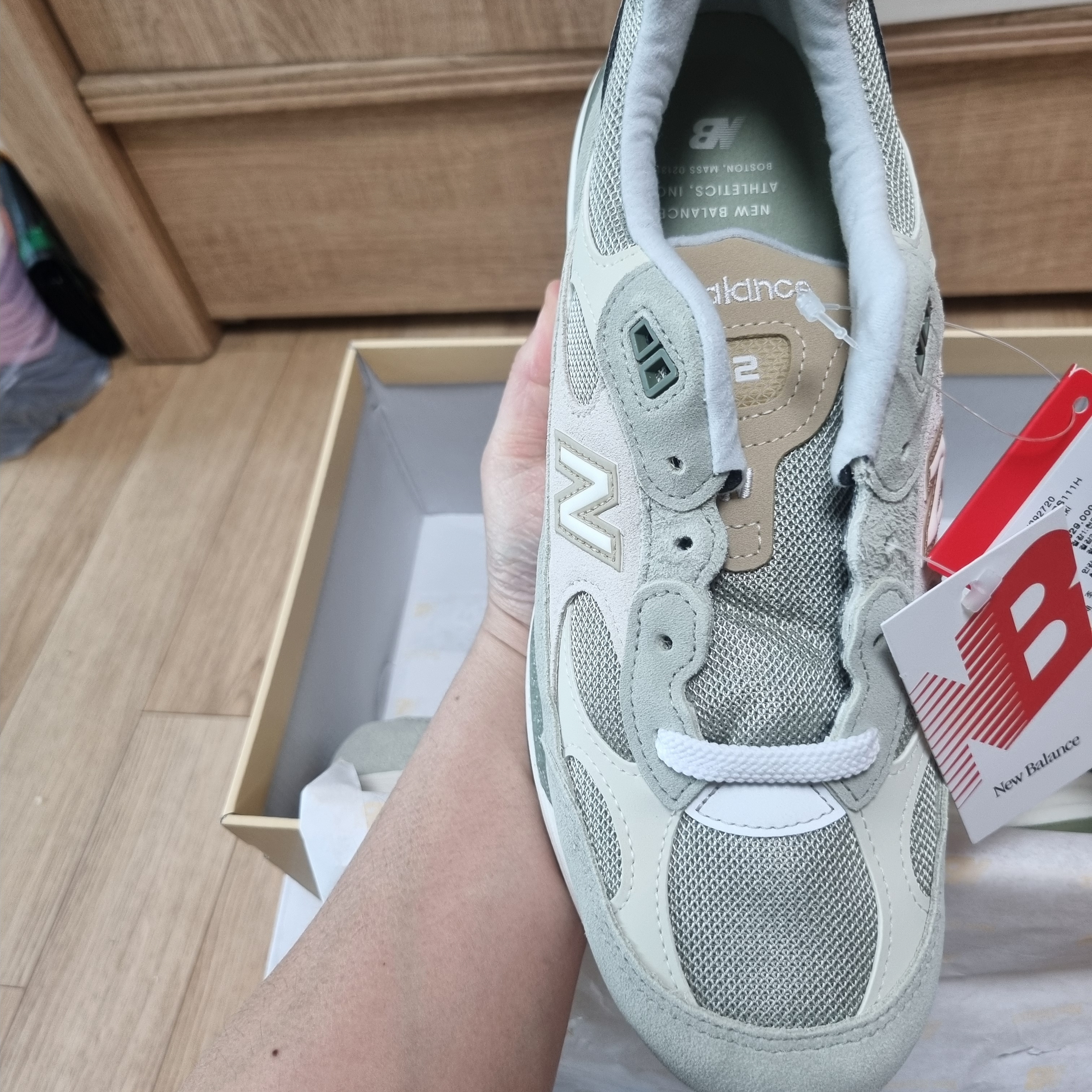 New Balance x Teddy Santis 992 Made in USA Olivine Incense 착용 스타일 - 2